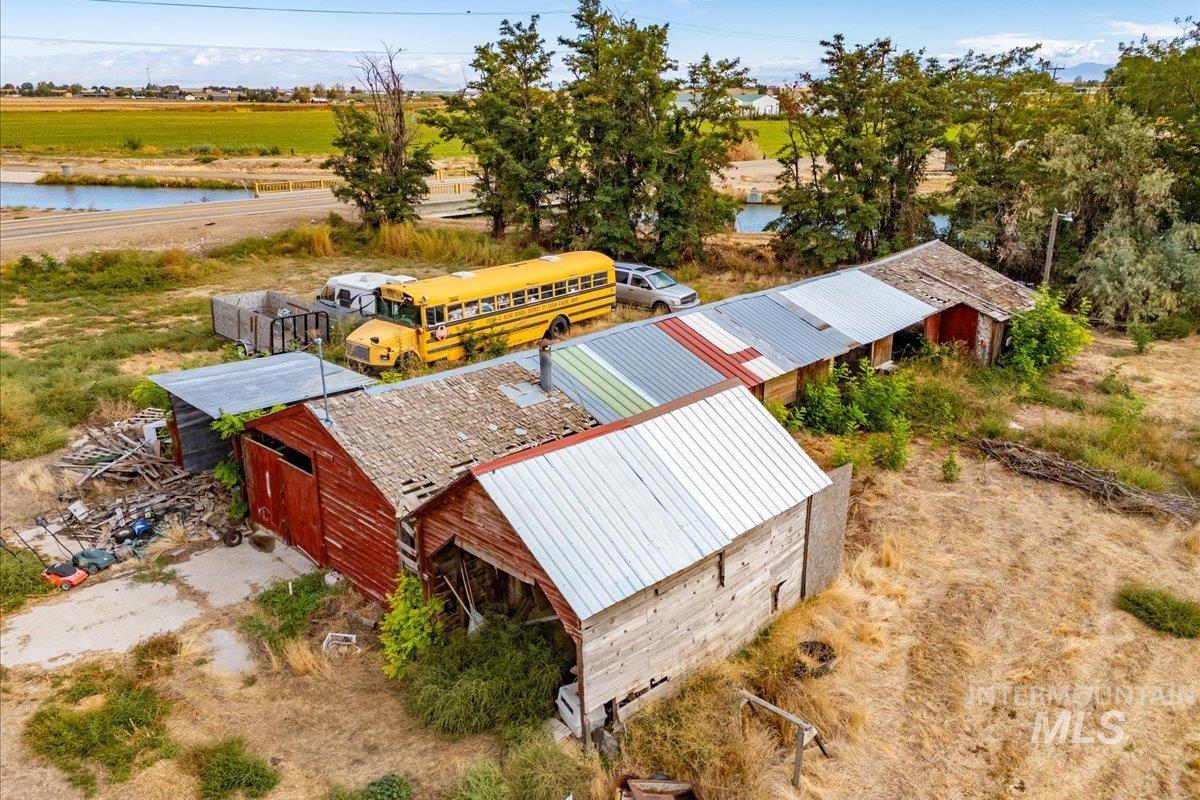 19241 Homedale Rd Property Photo 13