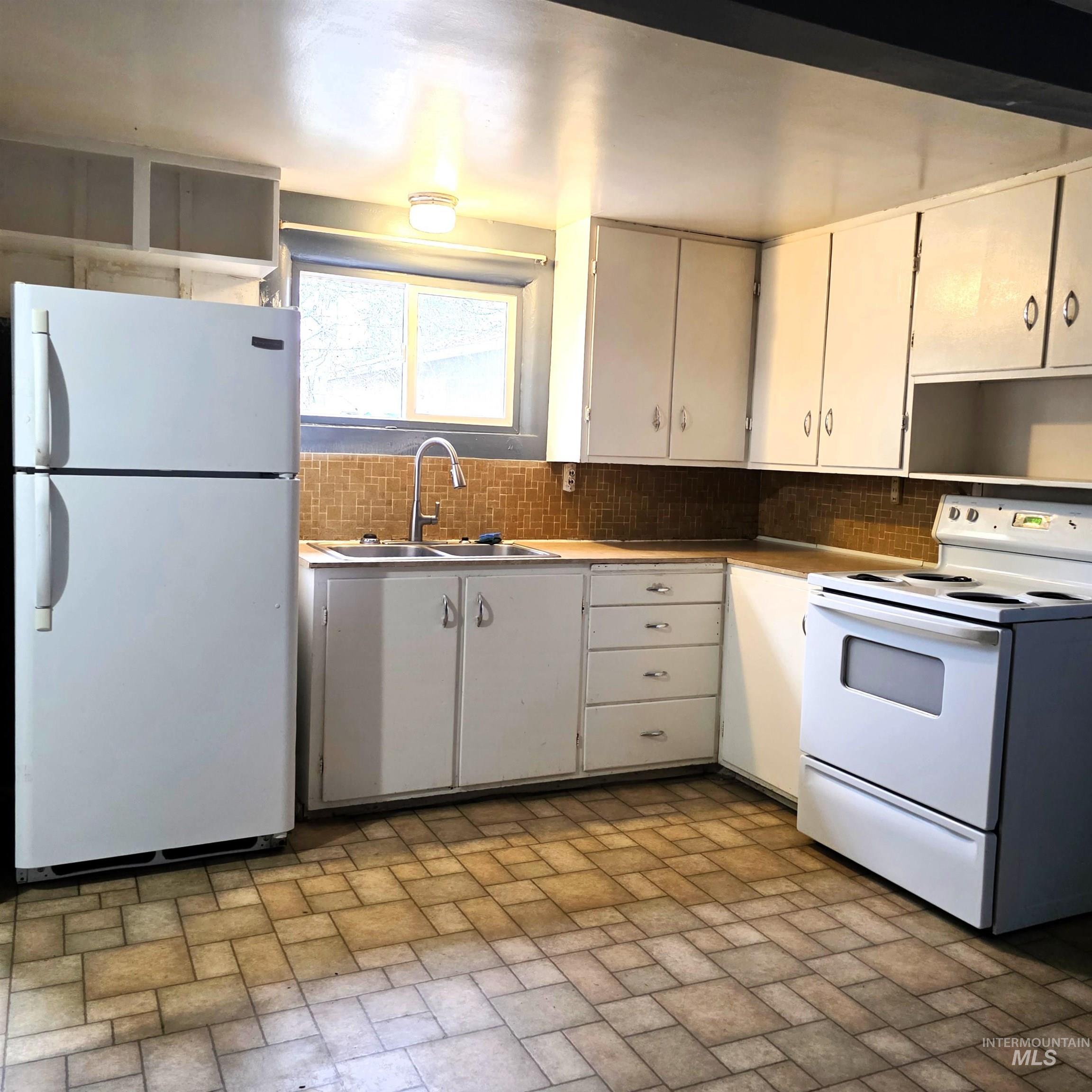 935 Preston Ave Property Photo 3