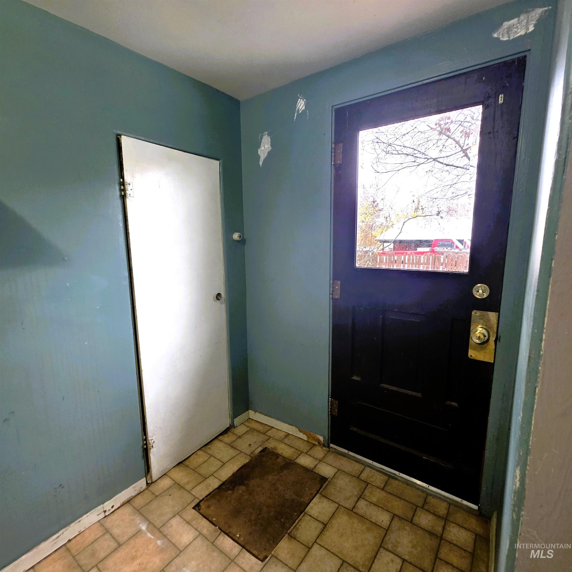 935 Preston Ave Property Photo 5
