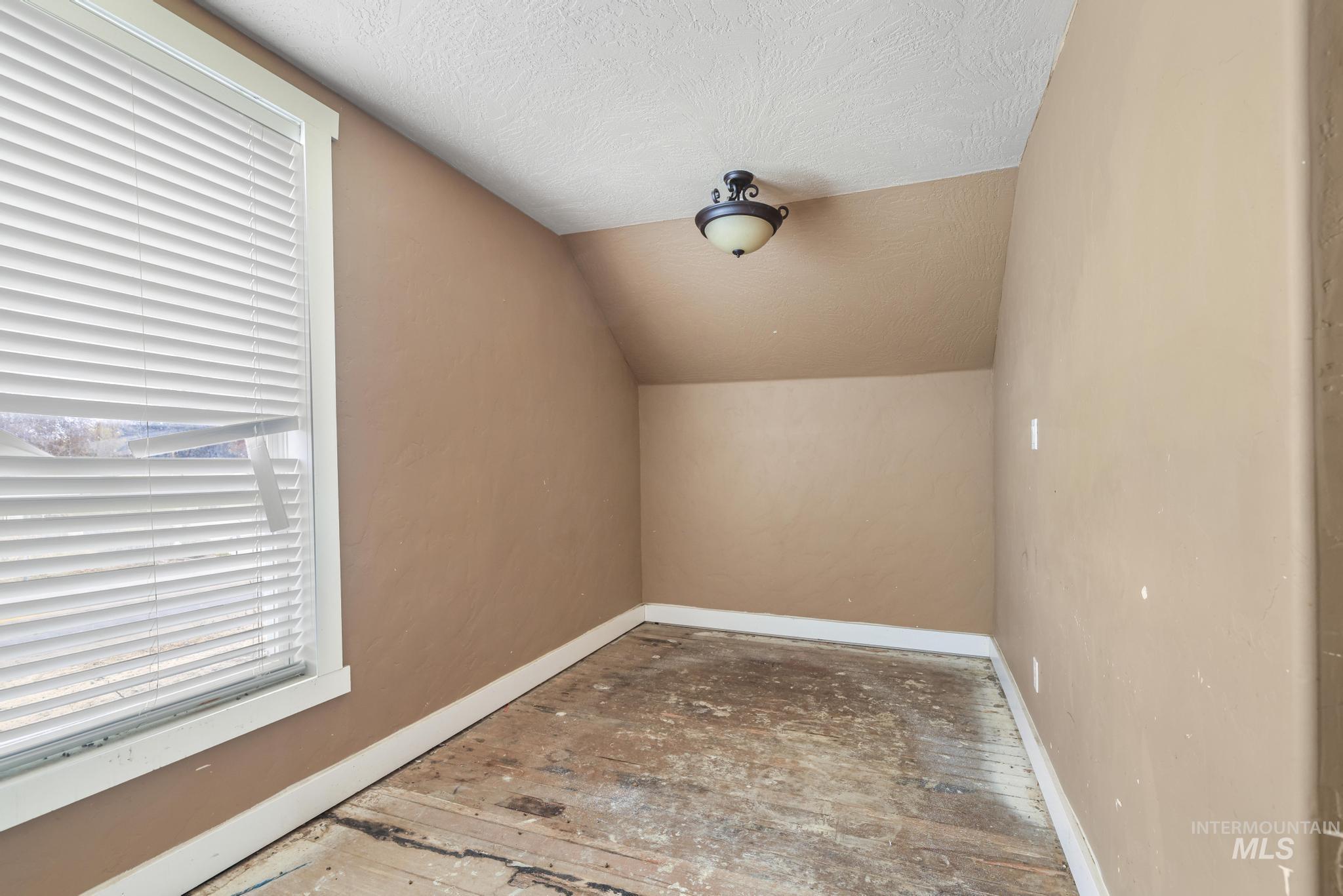 506 E Linden Property Photo 10