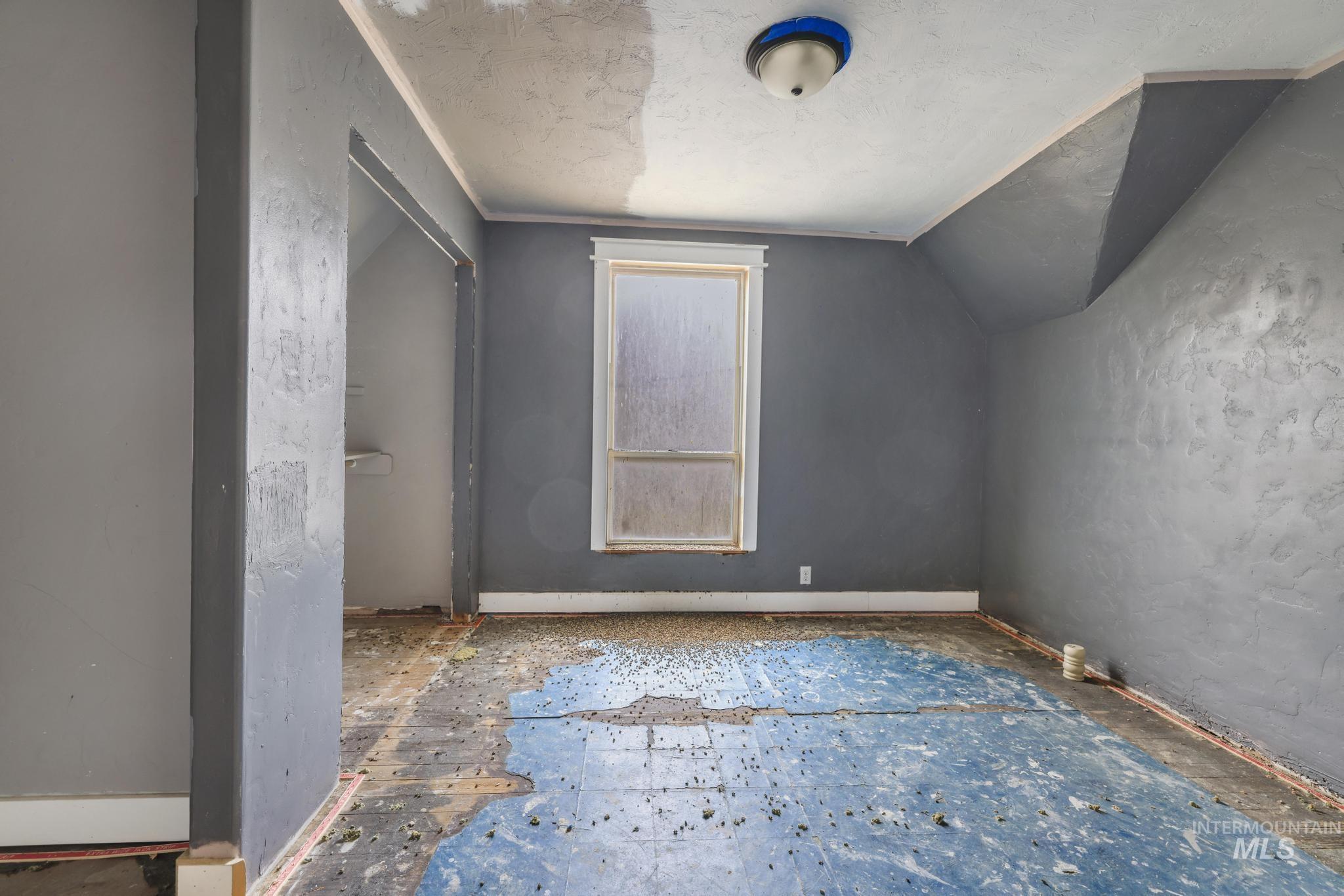 506 E Linden Property Photo 11