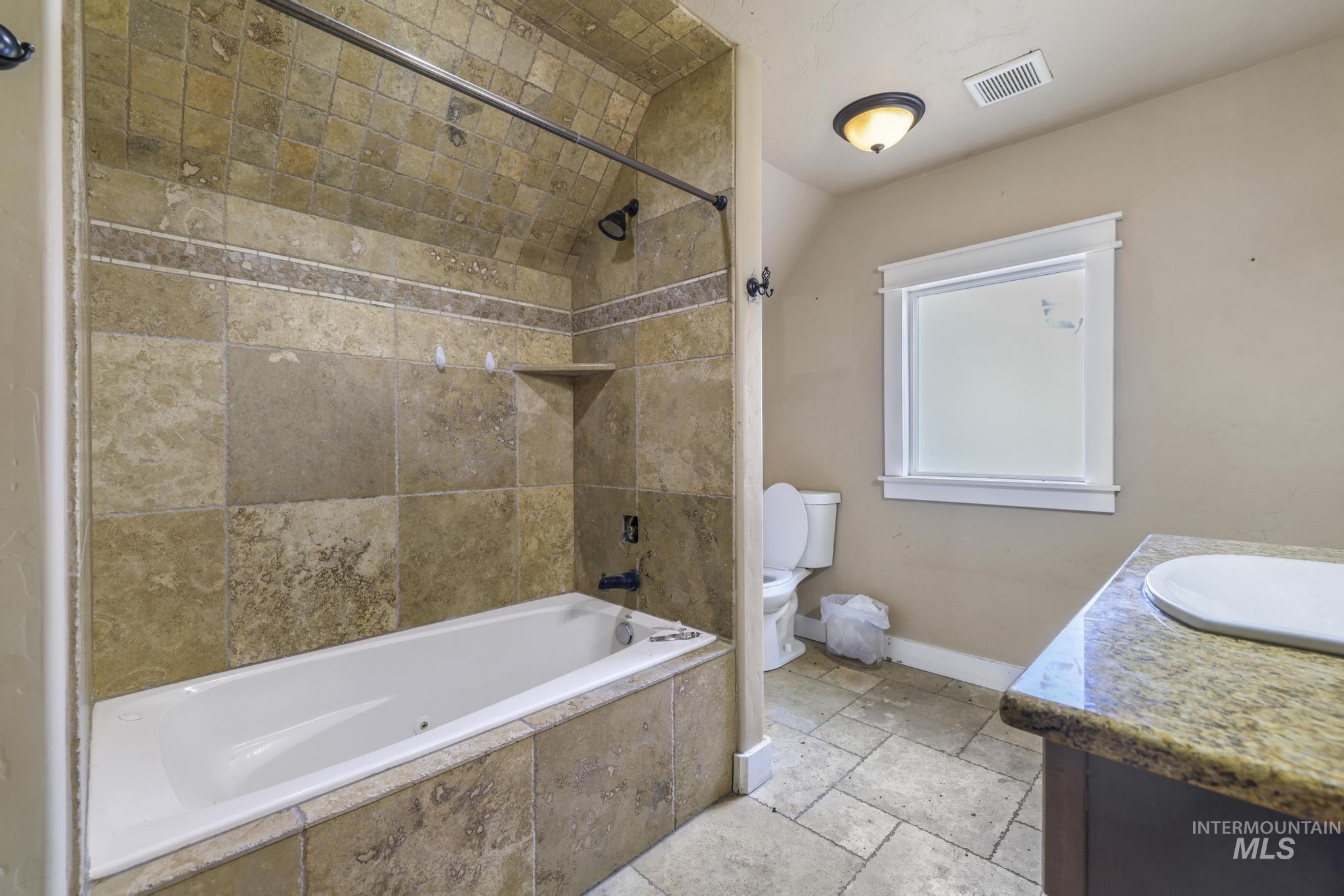 506 E Linden Property Photo 14