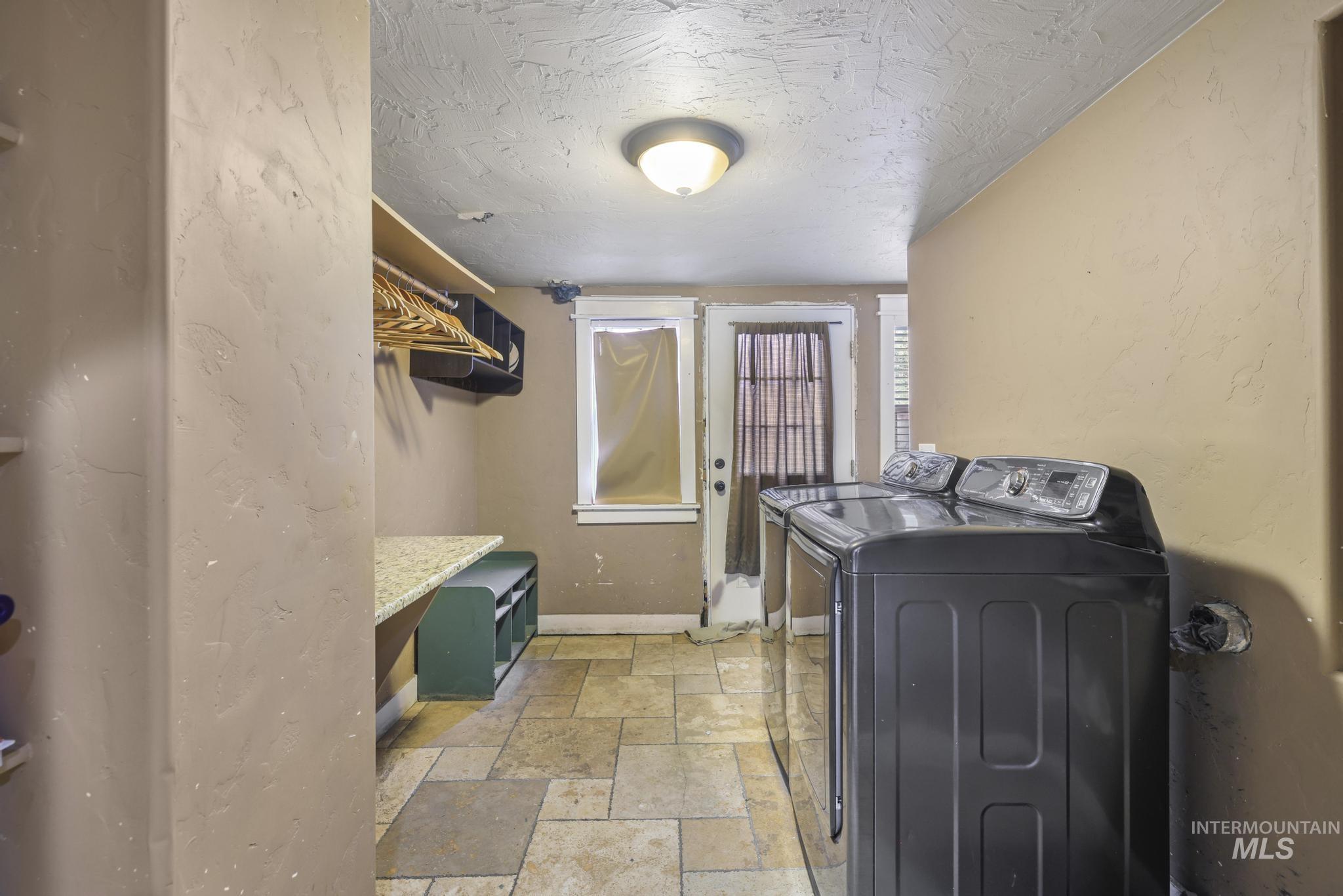 506 E Linden Property Photo 16