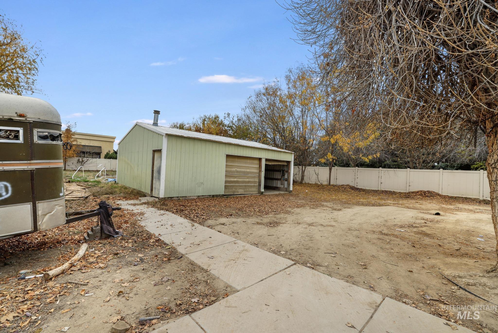 506 E Linden Property Photo 21
