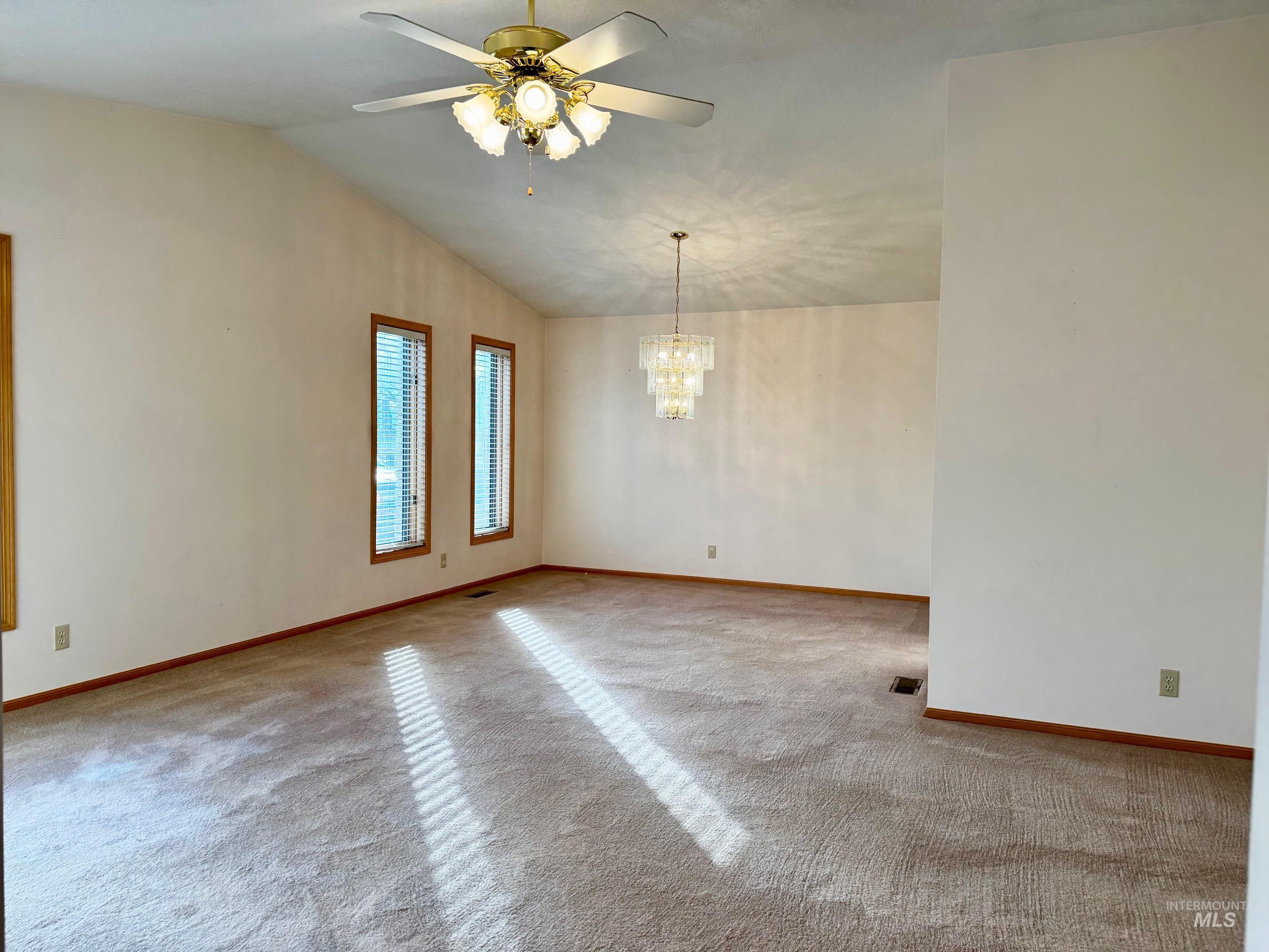 1142 Fairview Ave Property Photo 9
