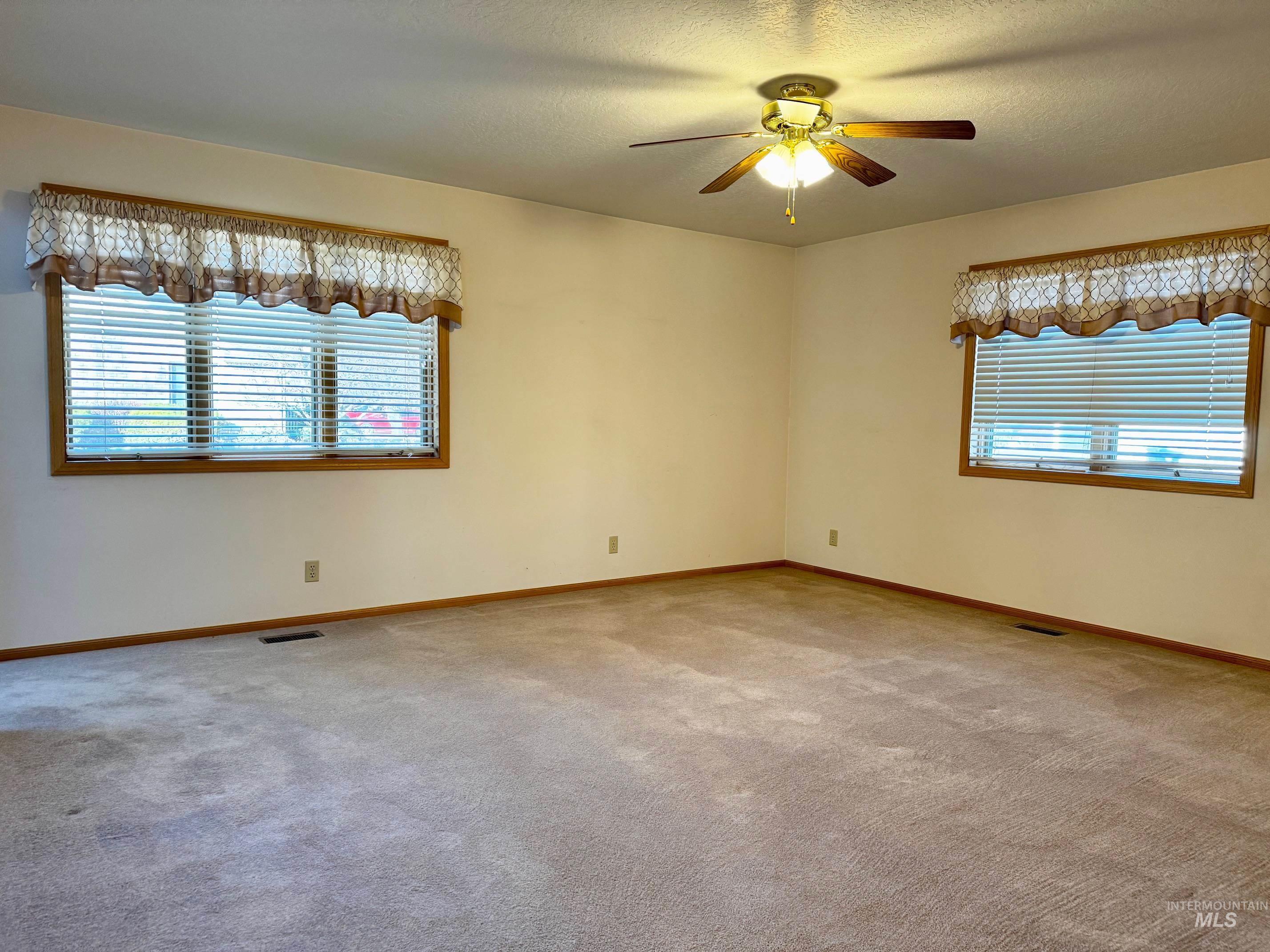 1142 Fairview Ave Property Photo 26