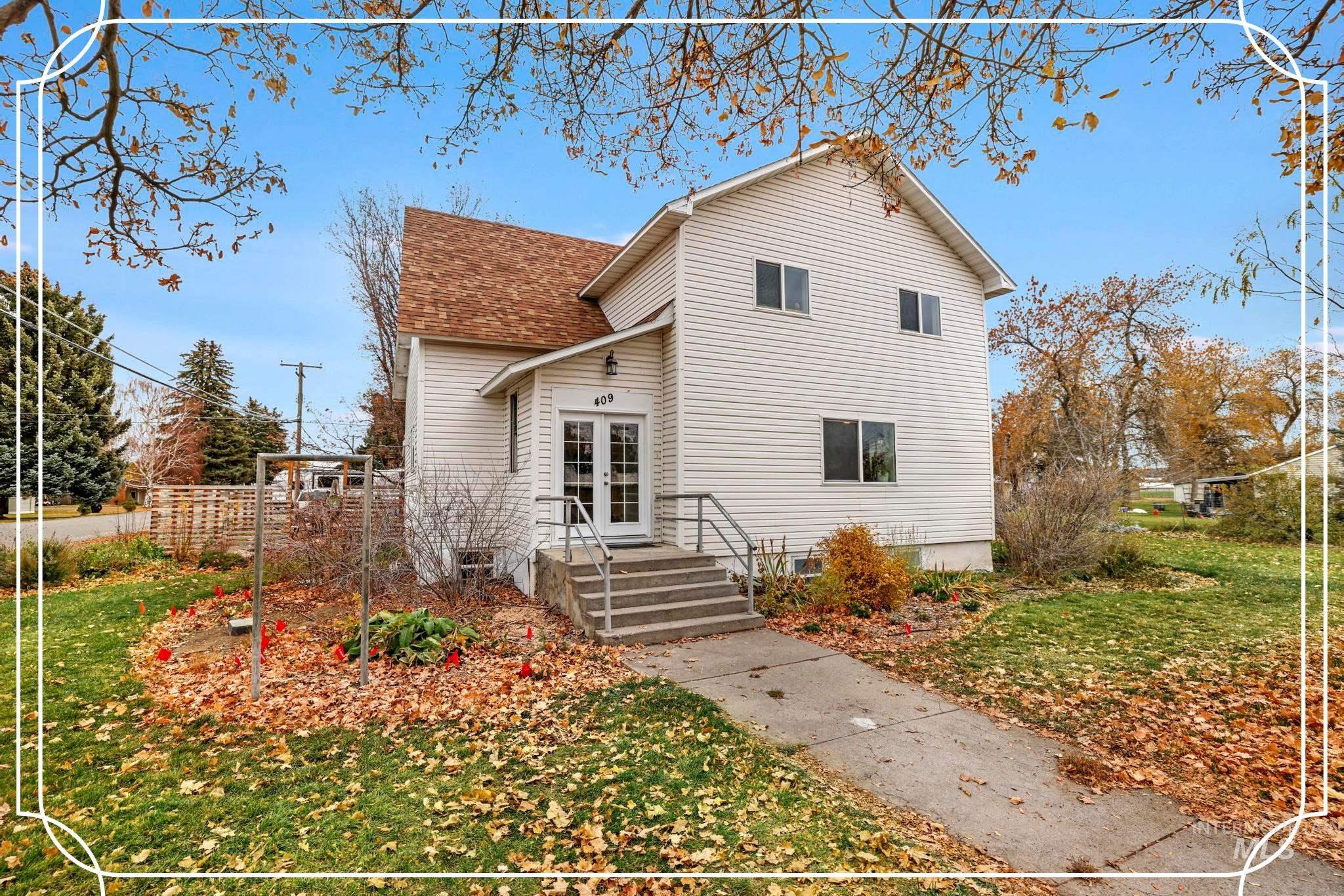 409 1st St E Property Photo 1