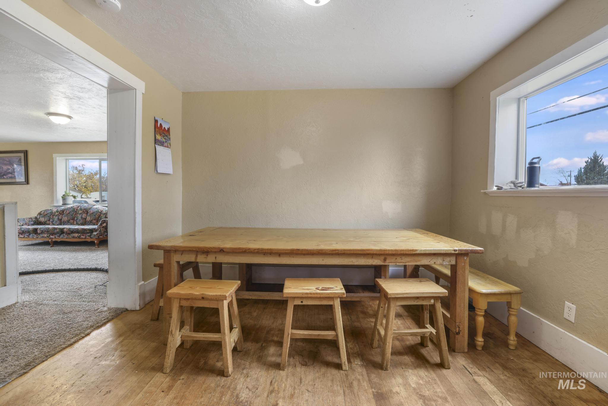 409 1st St E Property Photo 4