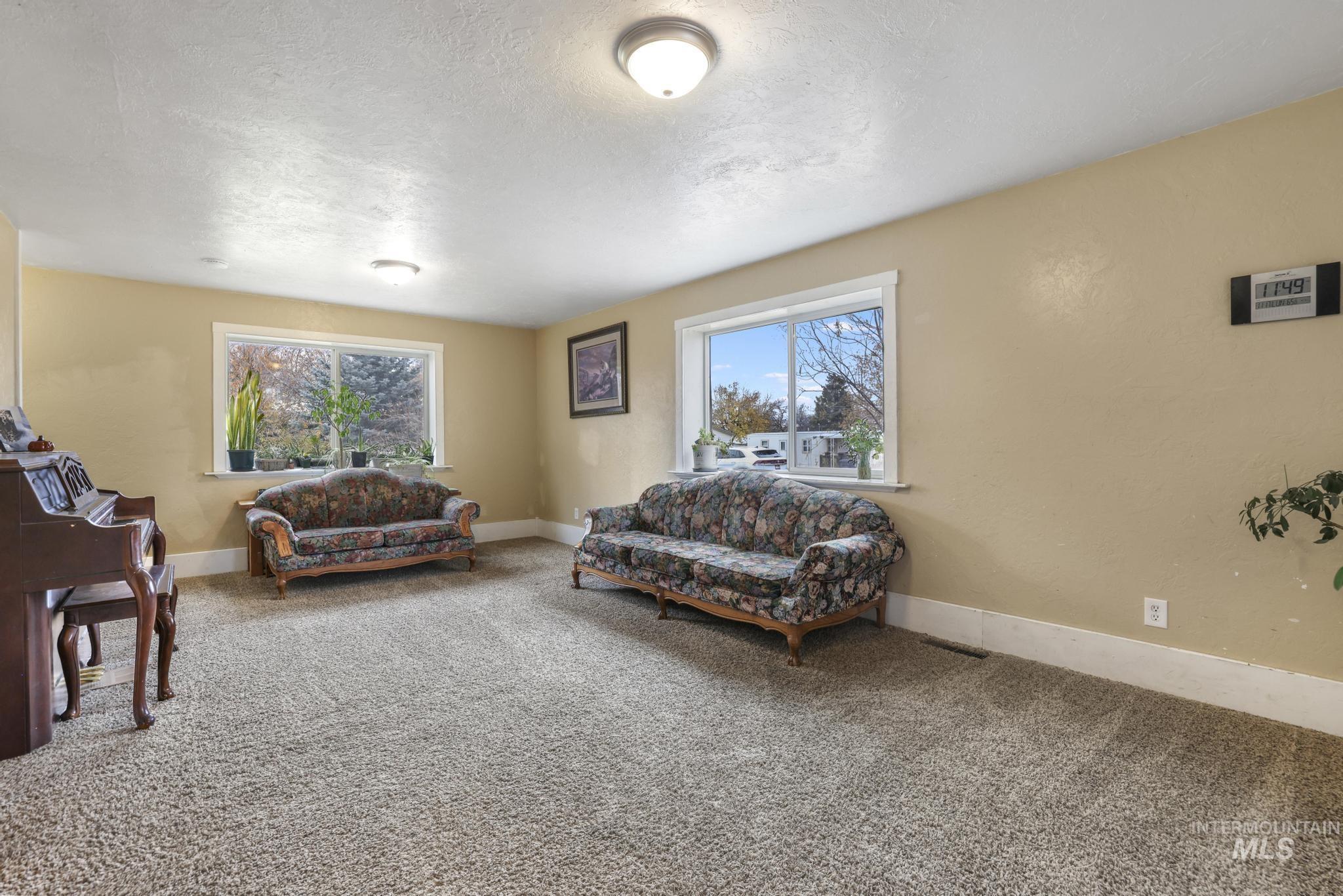 409 1st St E Property Photo 5