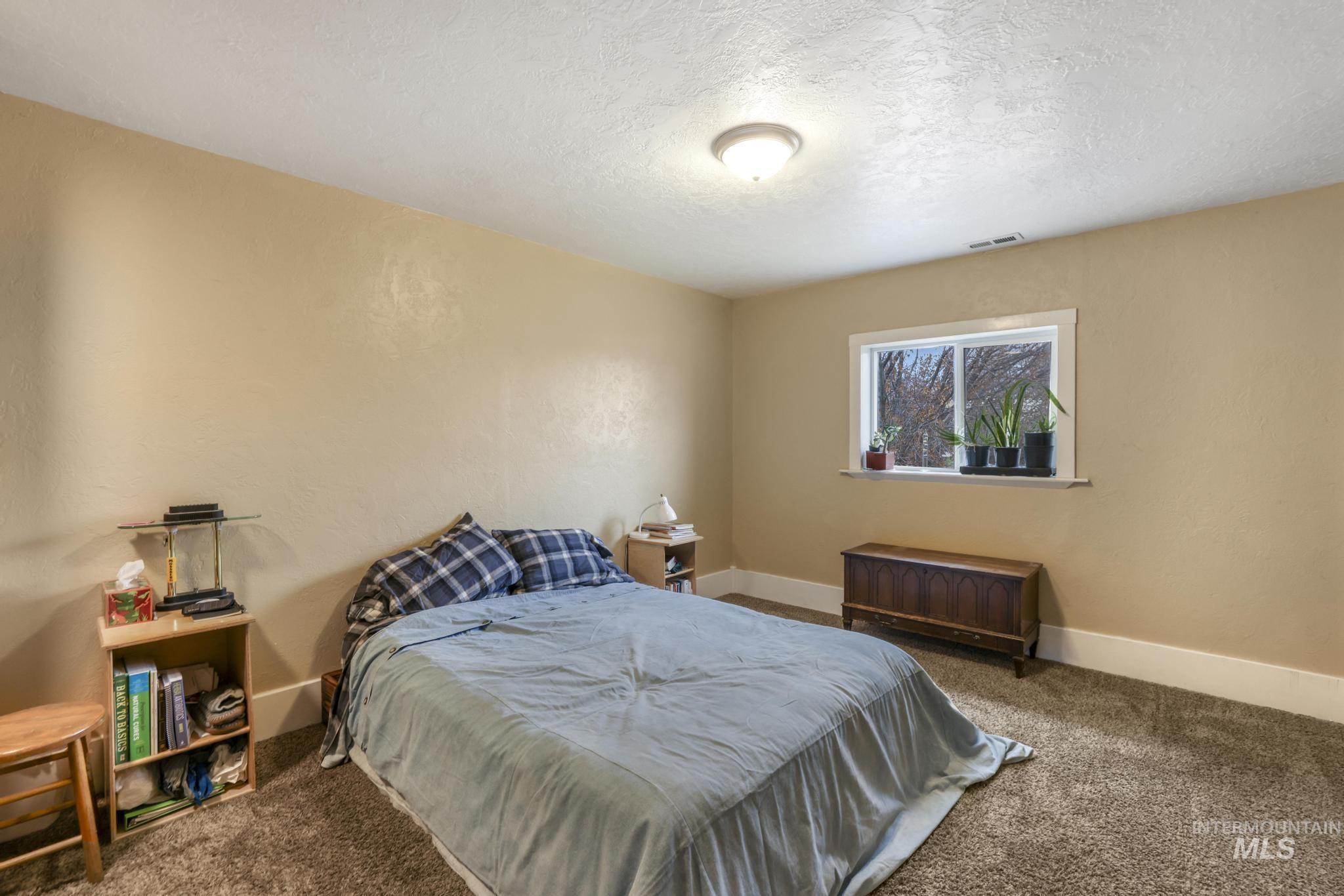 409 1st St E Property Photo 8