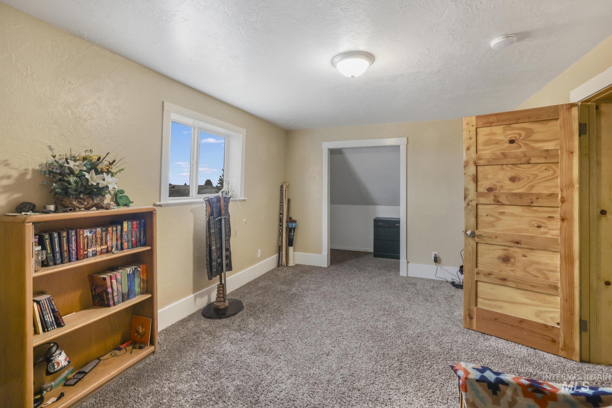 409 1st St E Property Photo 15