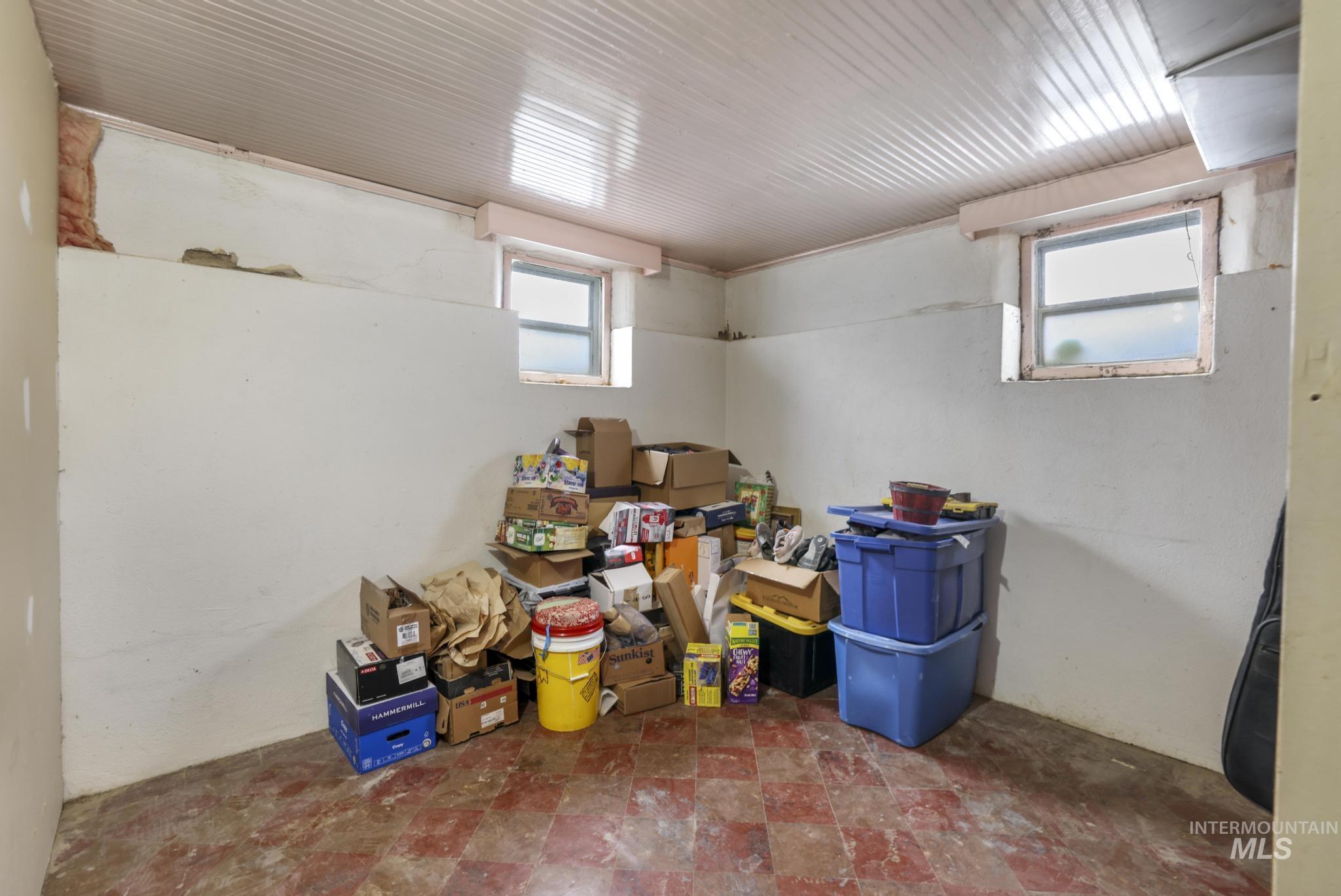 409 1st St E Property Photo 23