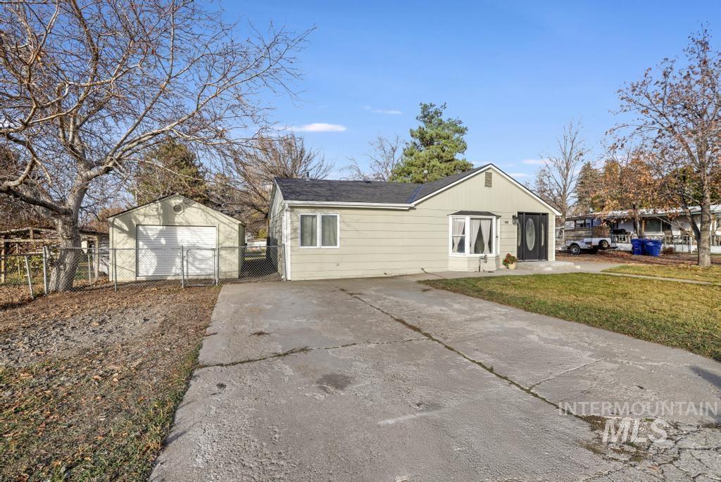 442 1st Ave W Property Photo 1