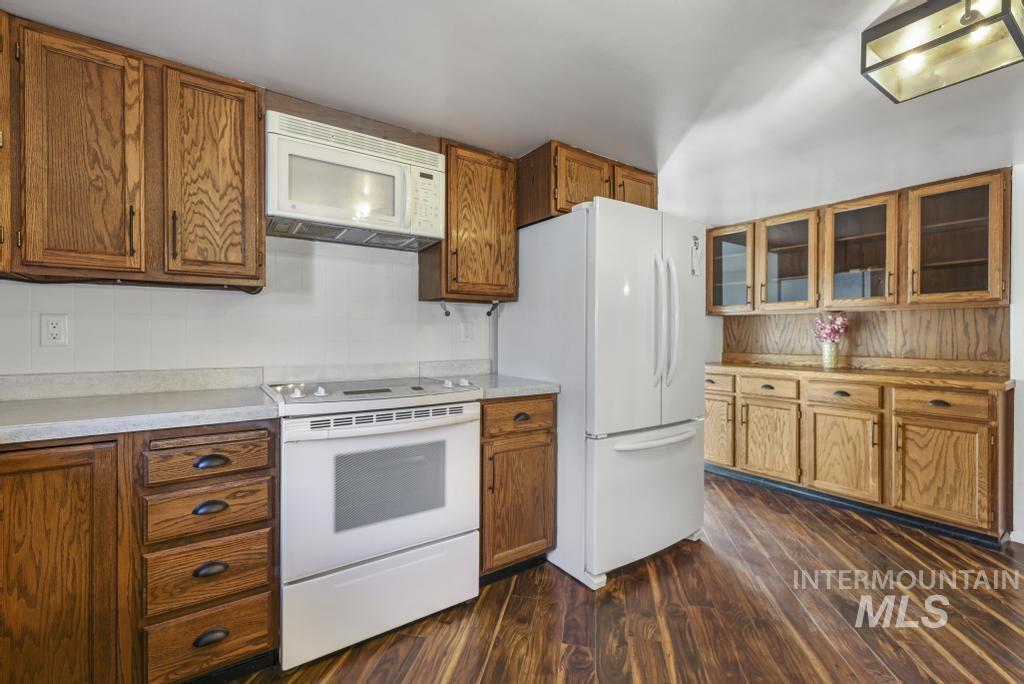 442 1st Ave W Property Photo 11