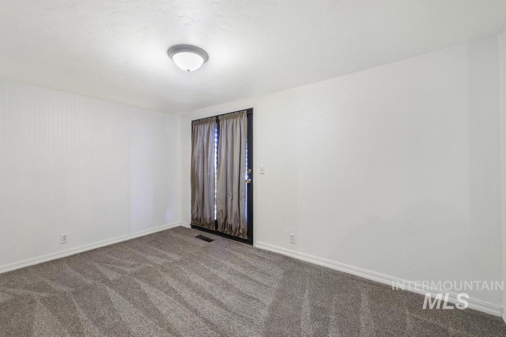 442 1st Ave W Property Photo 21