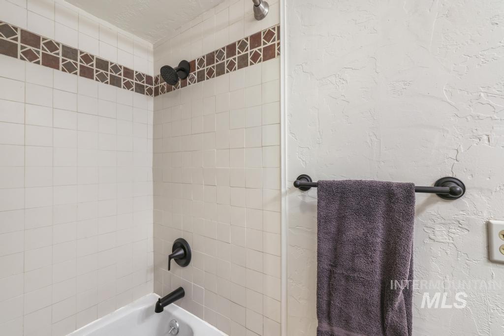 442 1st Ave W Property Photo 24