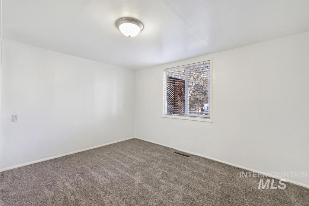 442 1st Ave W Property Photo 25