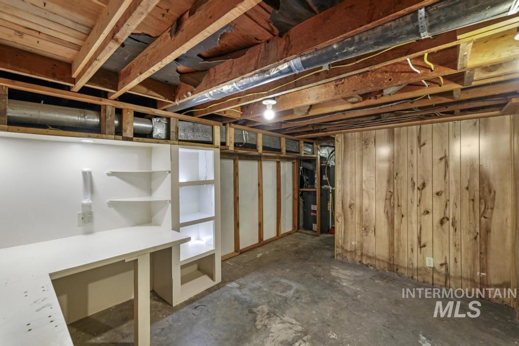 442 1st Ave W Property Photo 29