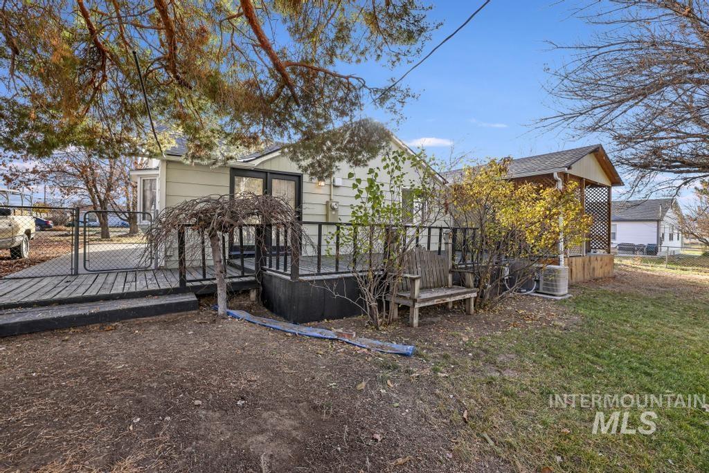 442 1st Ave W Property Photo 34