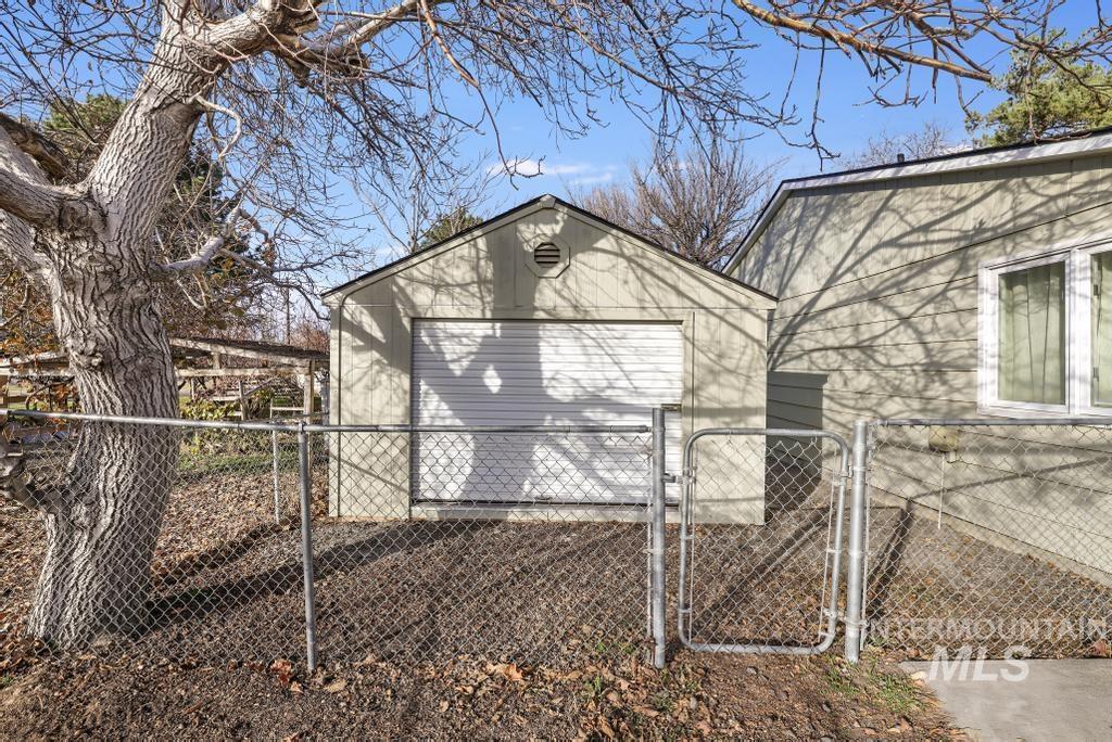 442 1st Ave W Property Photo 36