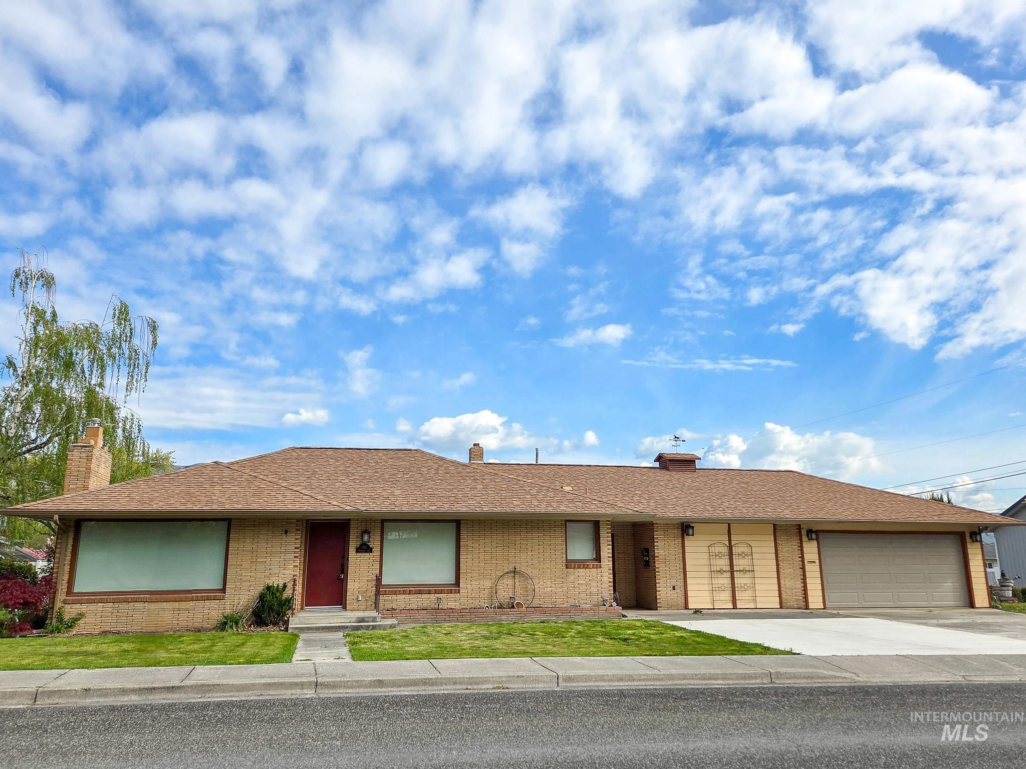 618 Highland Property Photo 1