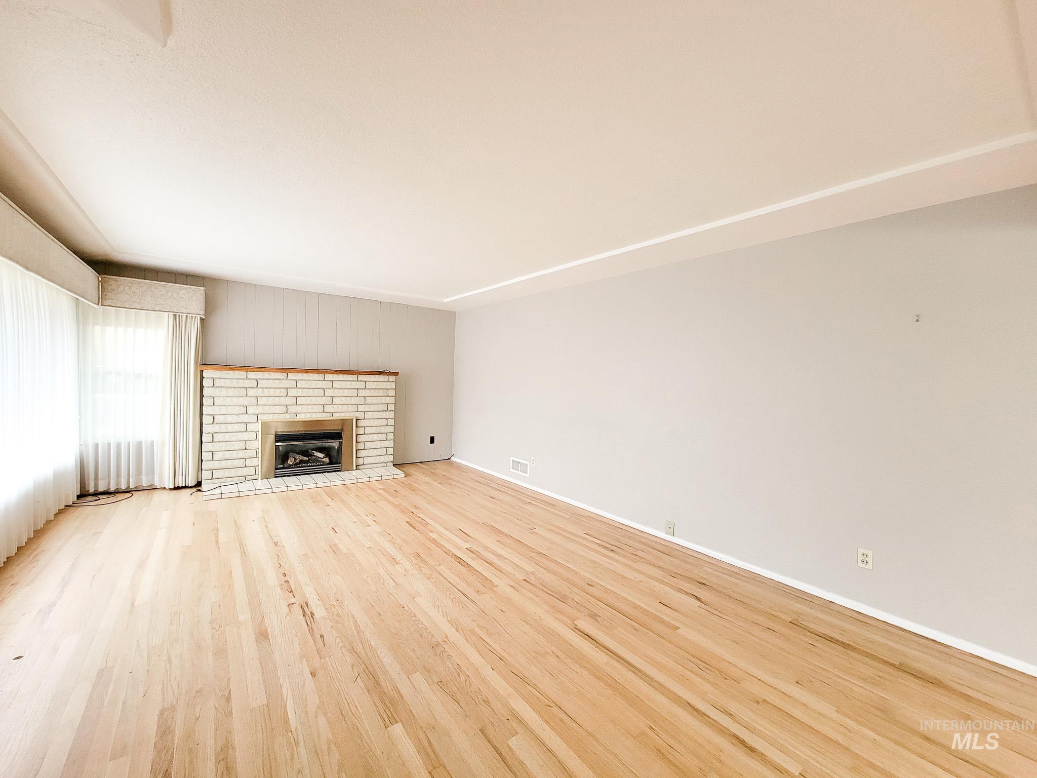 618 Highland Property Photo 4