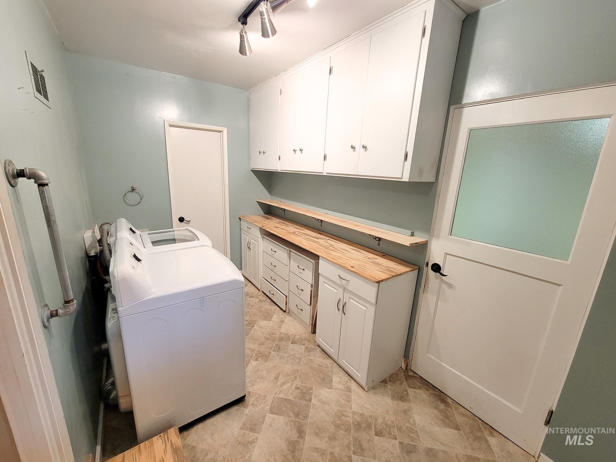 618 Highland Property Photo 25