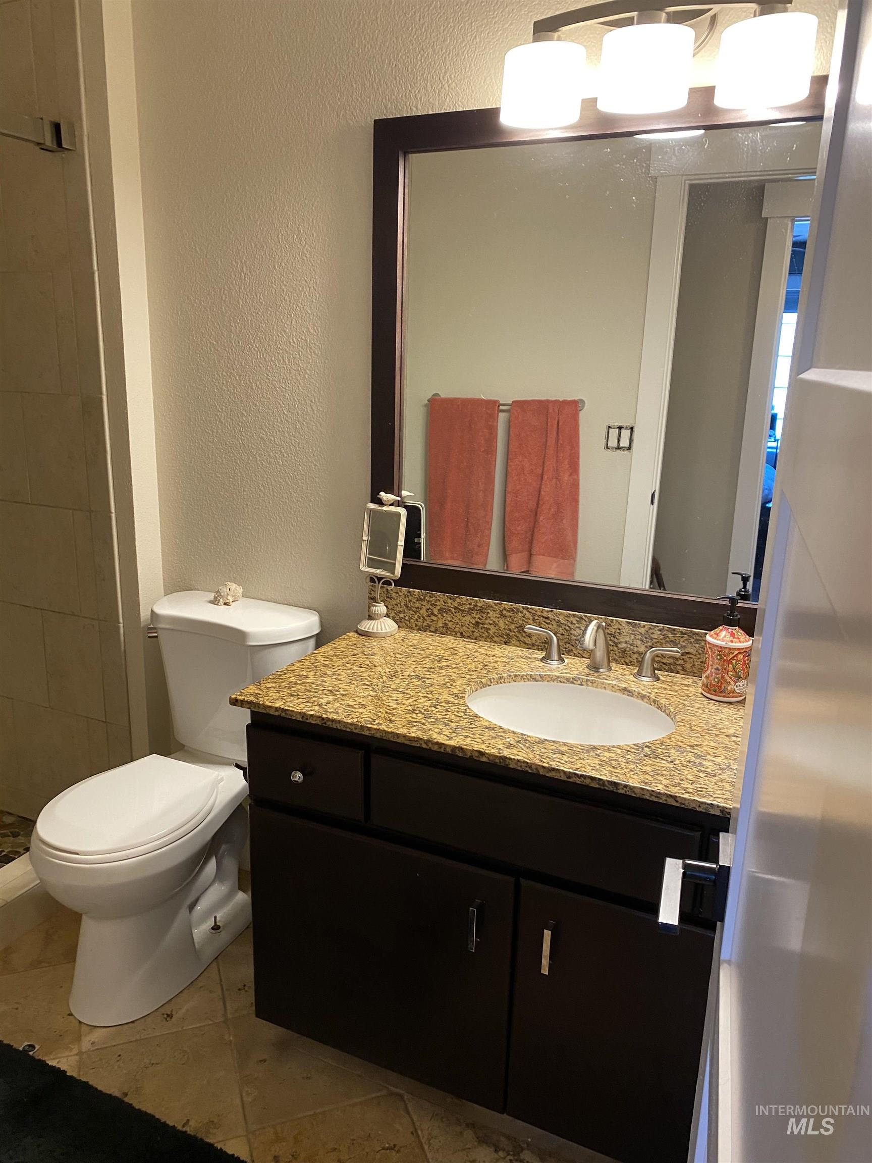 1151 N Torrey Pines Ave. Property Photo 20