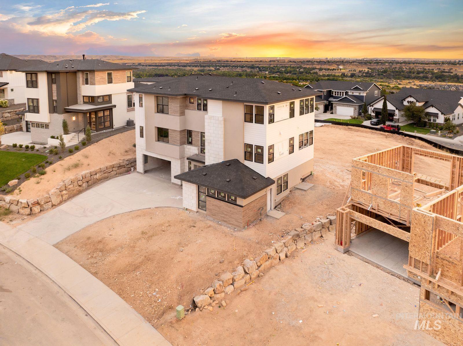 5581 E Foxgrove Dr. Property Photo 4