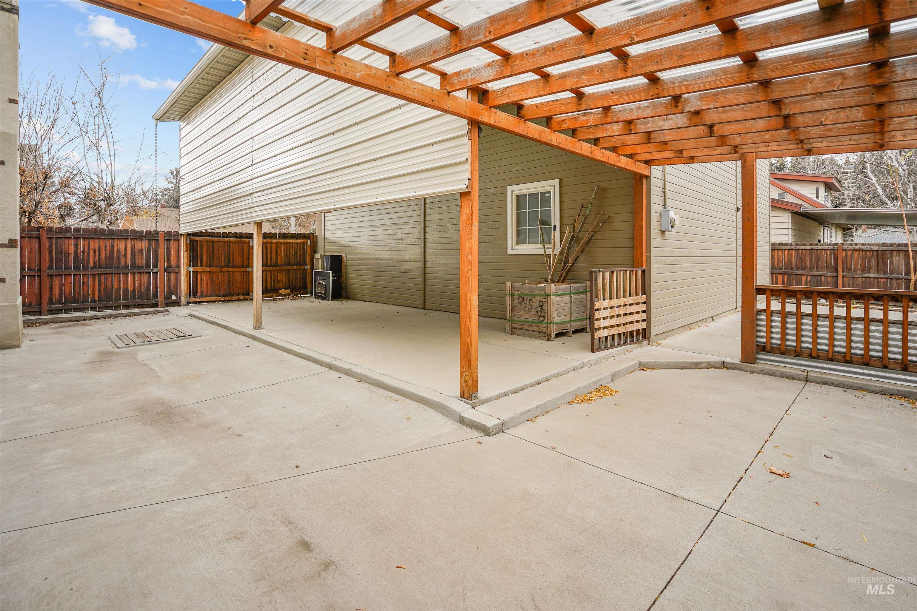 720 E Main Street Property Photo 44