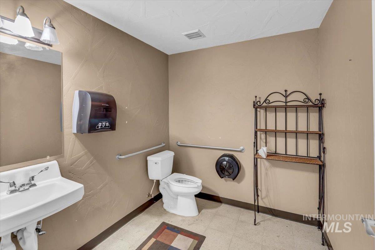 6732 W State Street Property Photo 11