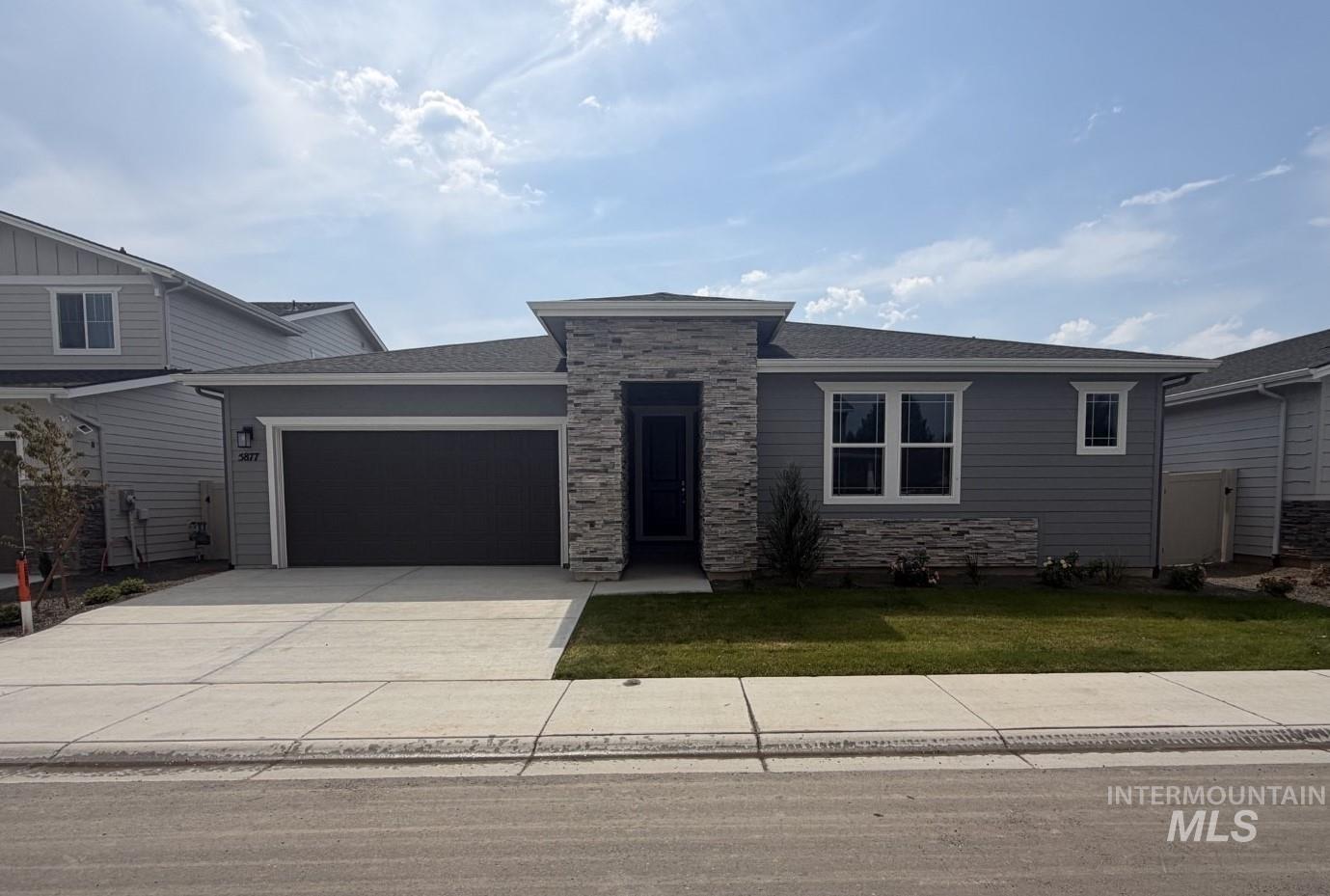 5877 W Sprig Dr Property Photo 1