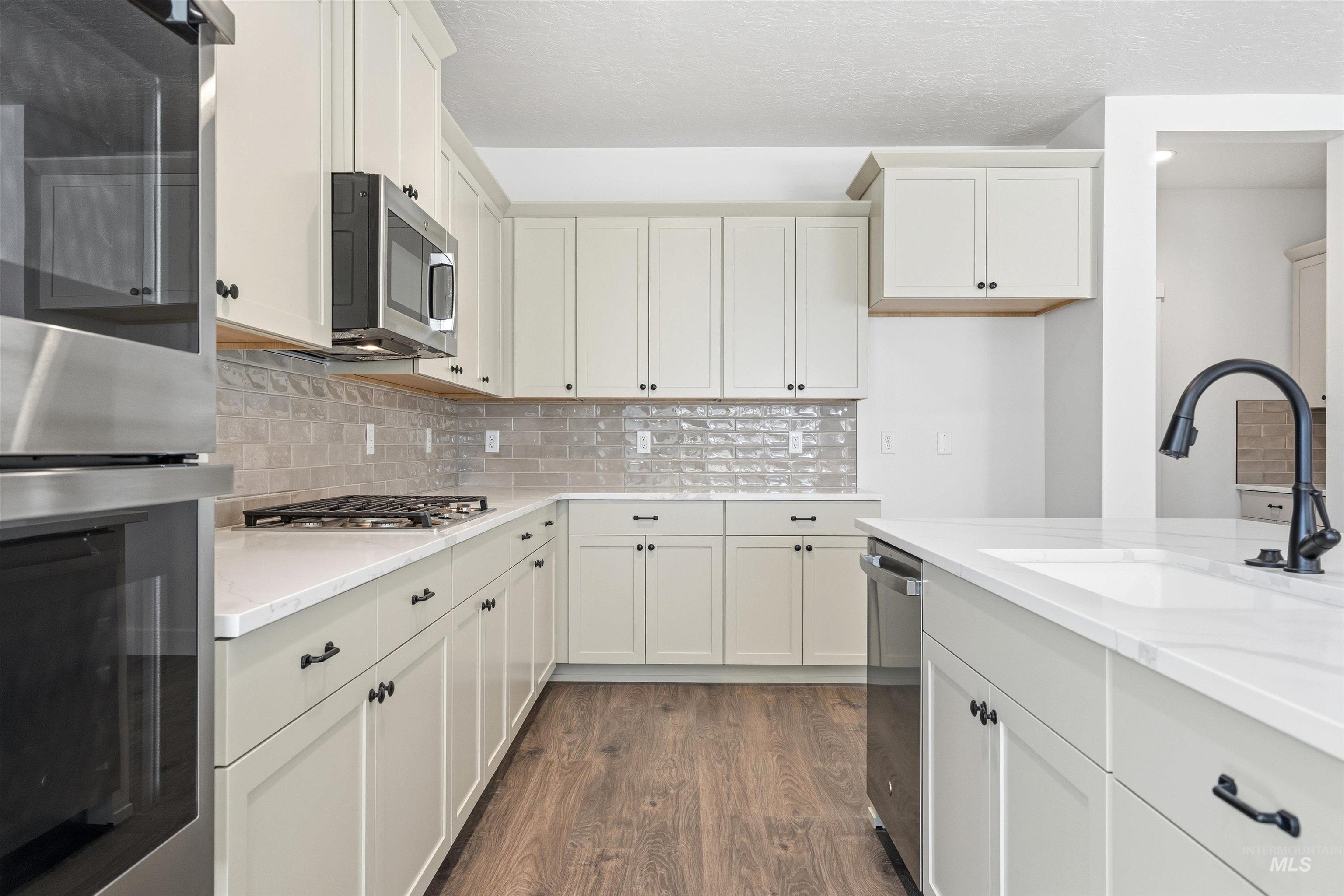 5702 N Chestnut Hill Way Property Photo 4