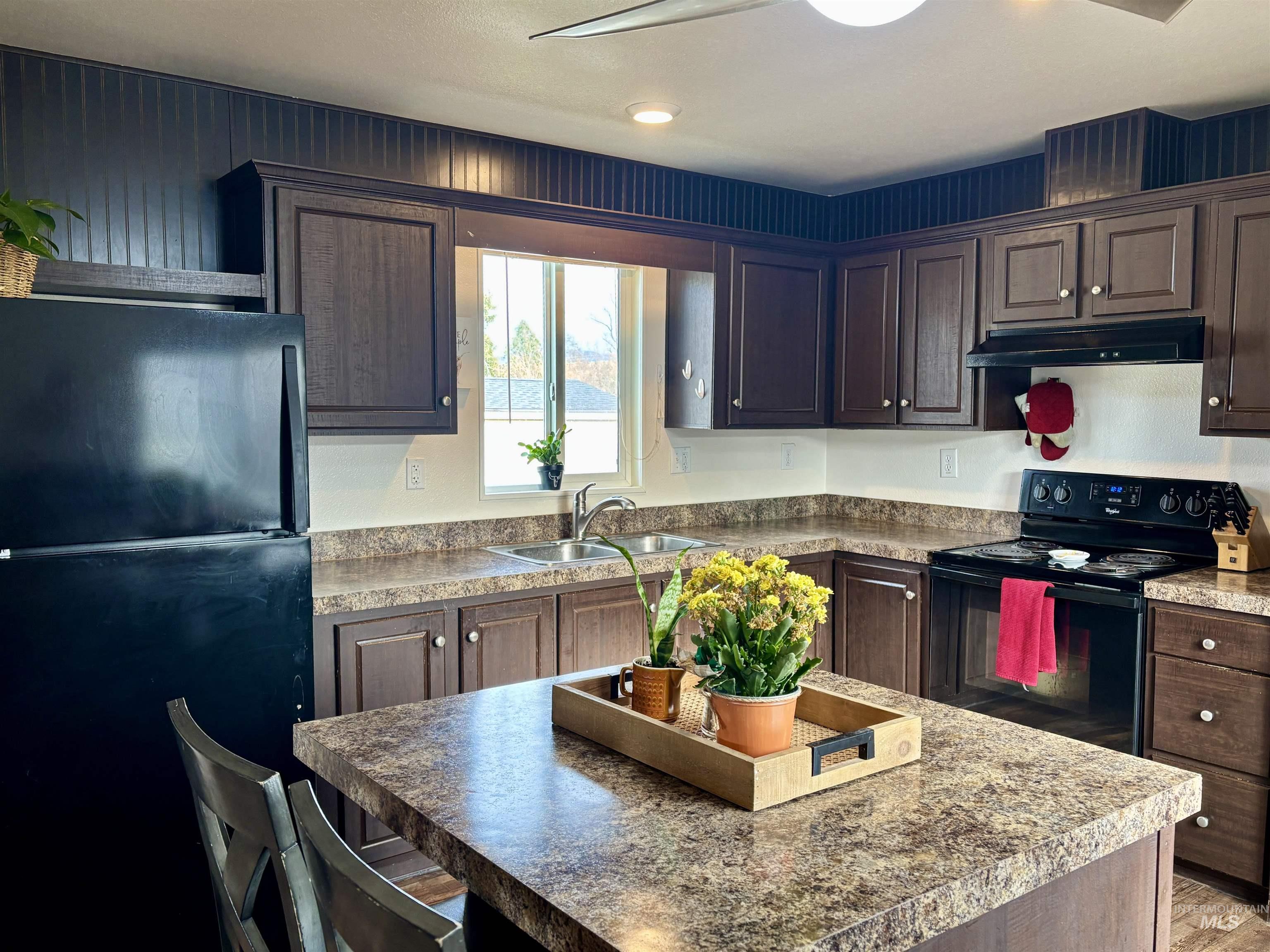 609 N Almon Property Photo 8