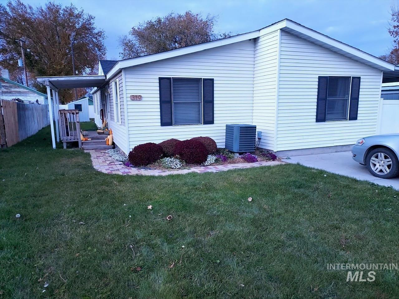 319 2nd Street Property Photo 1