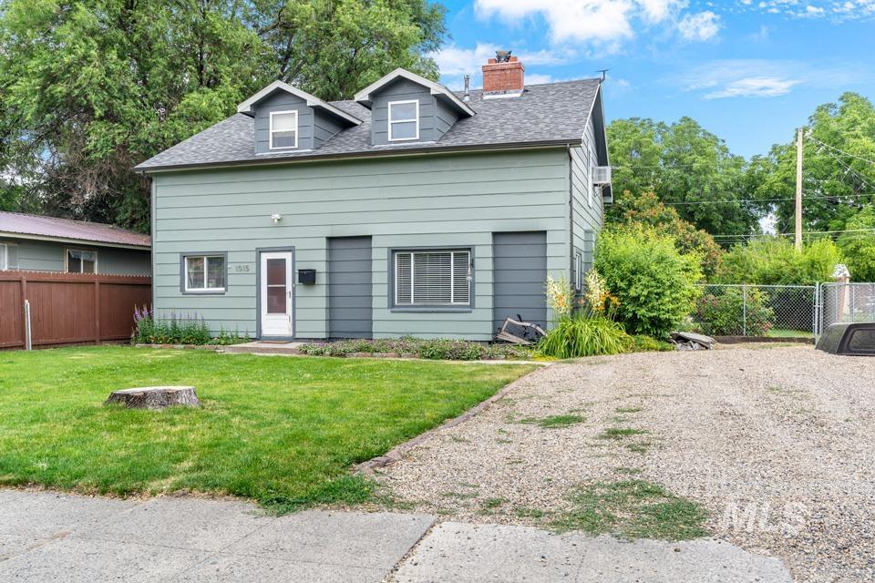 1015 E Park Property Photo 3