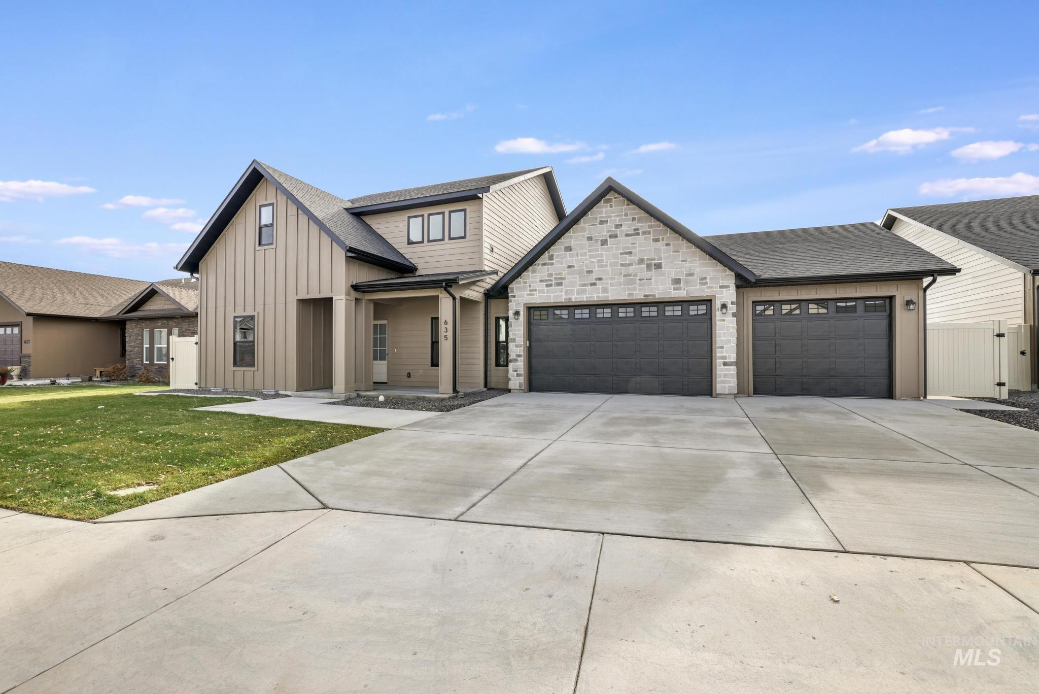 635 Canyon Crest Drive W. Property Photo 1