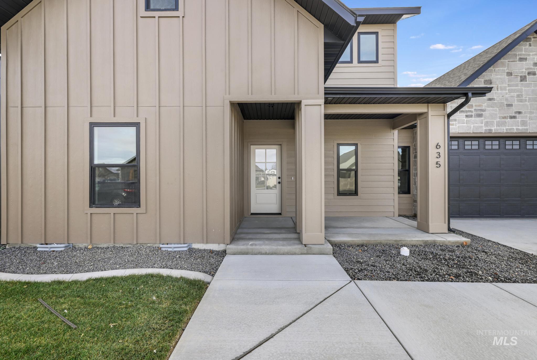 635 Canyon Crest Drive W. Property Photo 4