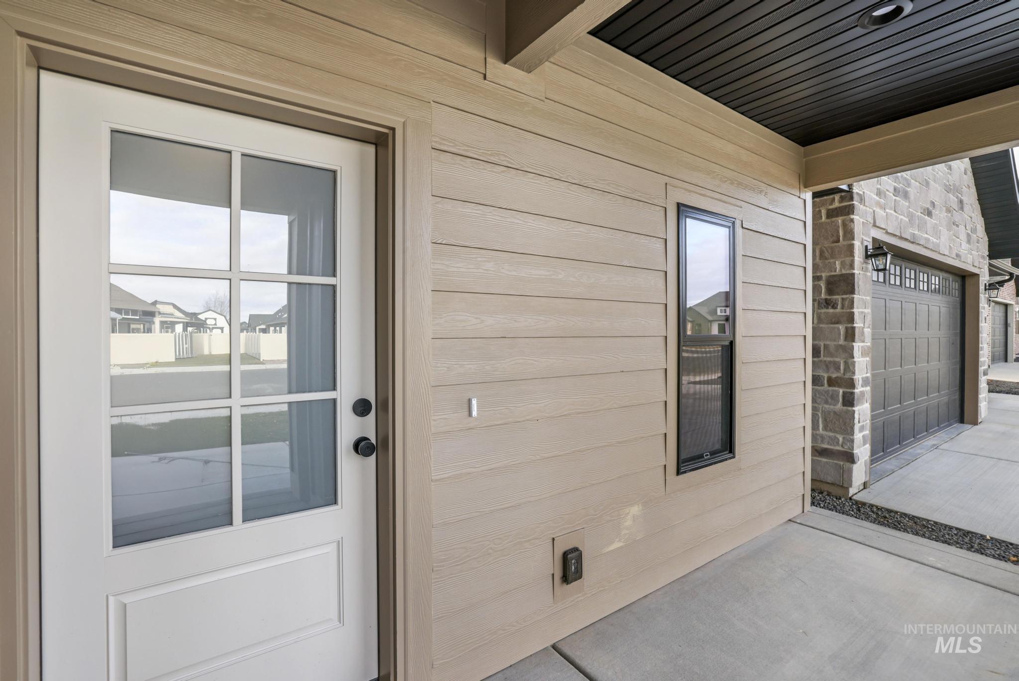 635 Canyon Crest Drive W. Property Photo 5