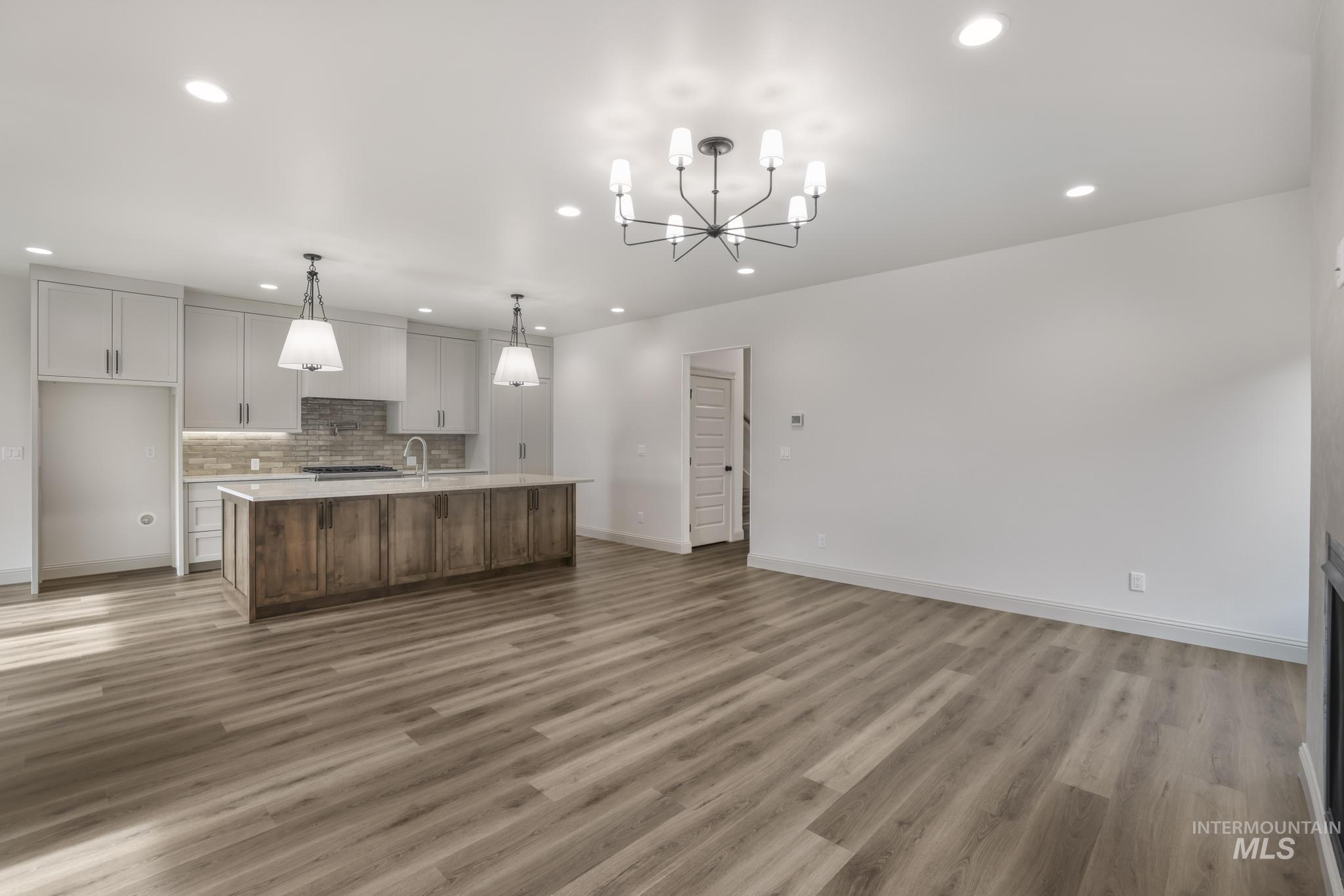 635 Canyon Crest Drive W. Property Photo 18