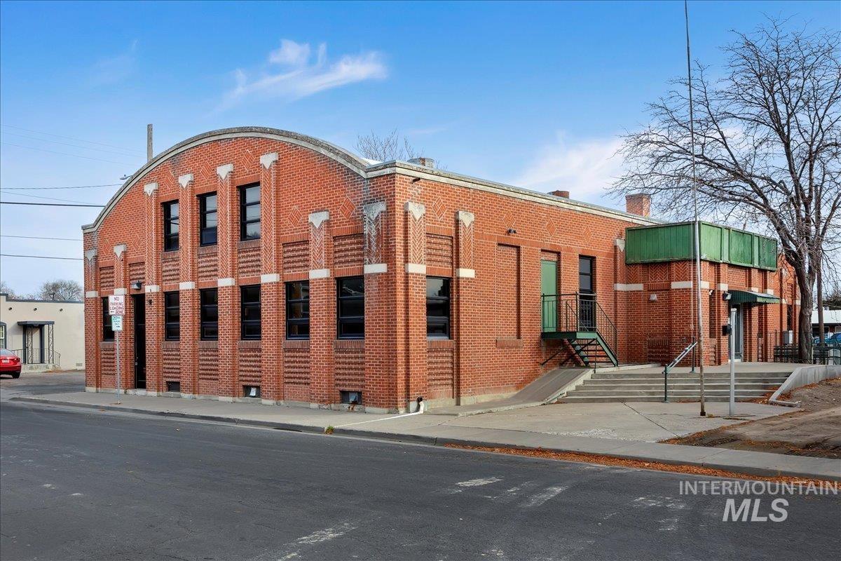 324 Hansen St E Property Photo 2