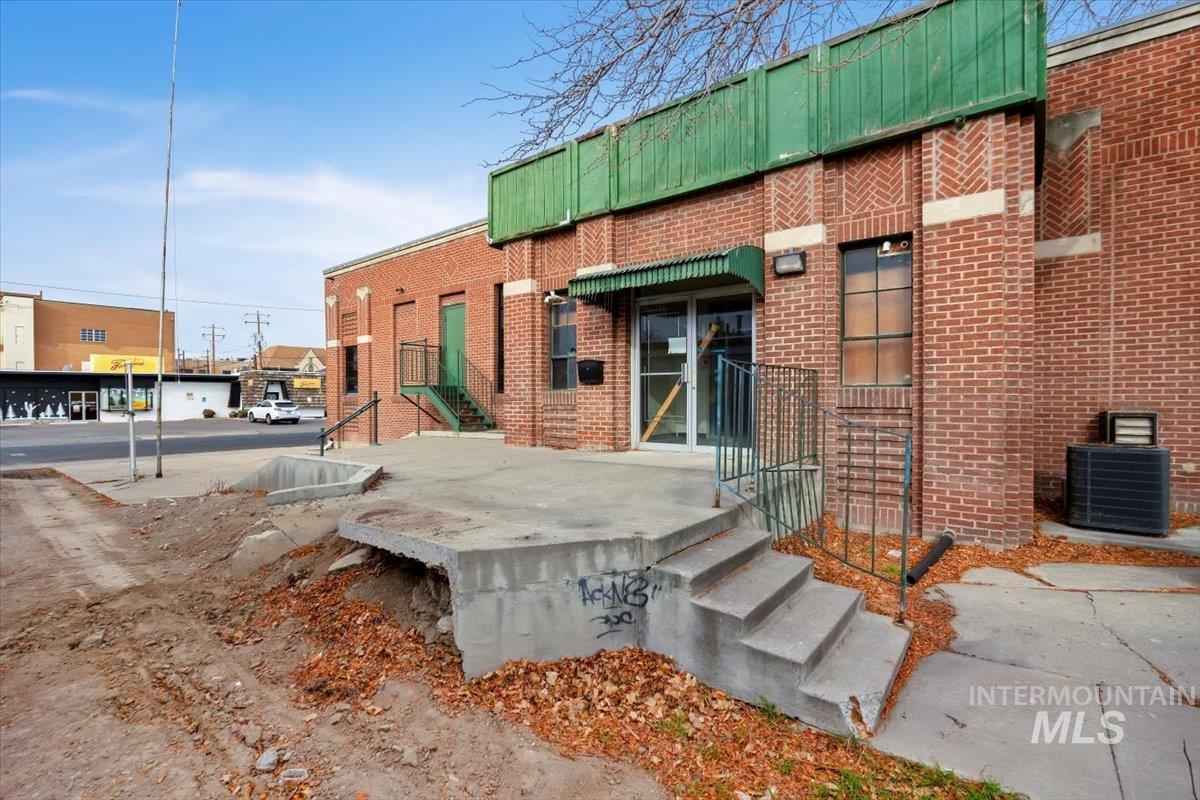 324 Hansen St E Property Photo 5
