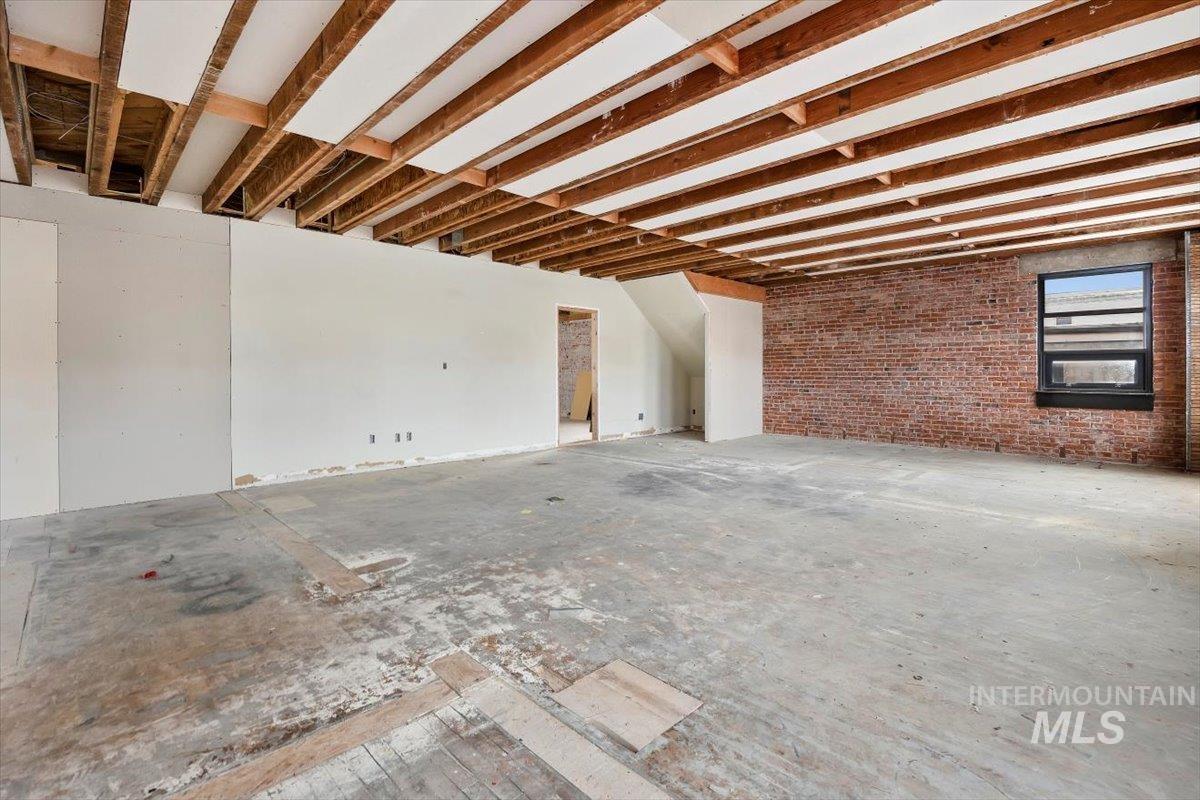 324 Hansen St E Property Photo 14