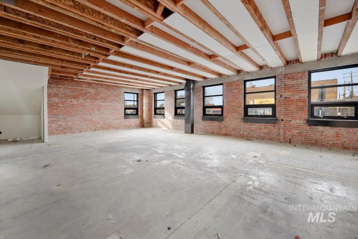 324 Hansen St E Property Photo 15