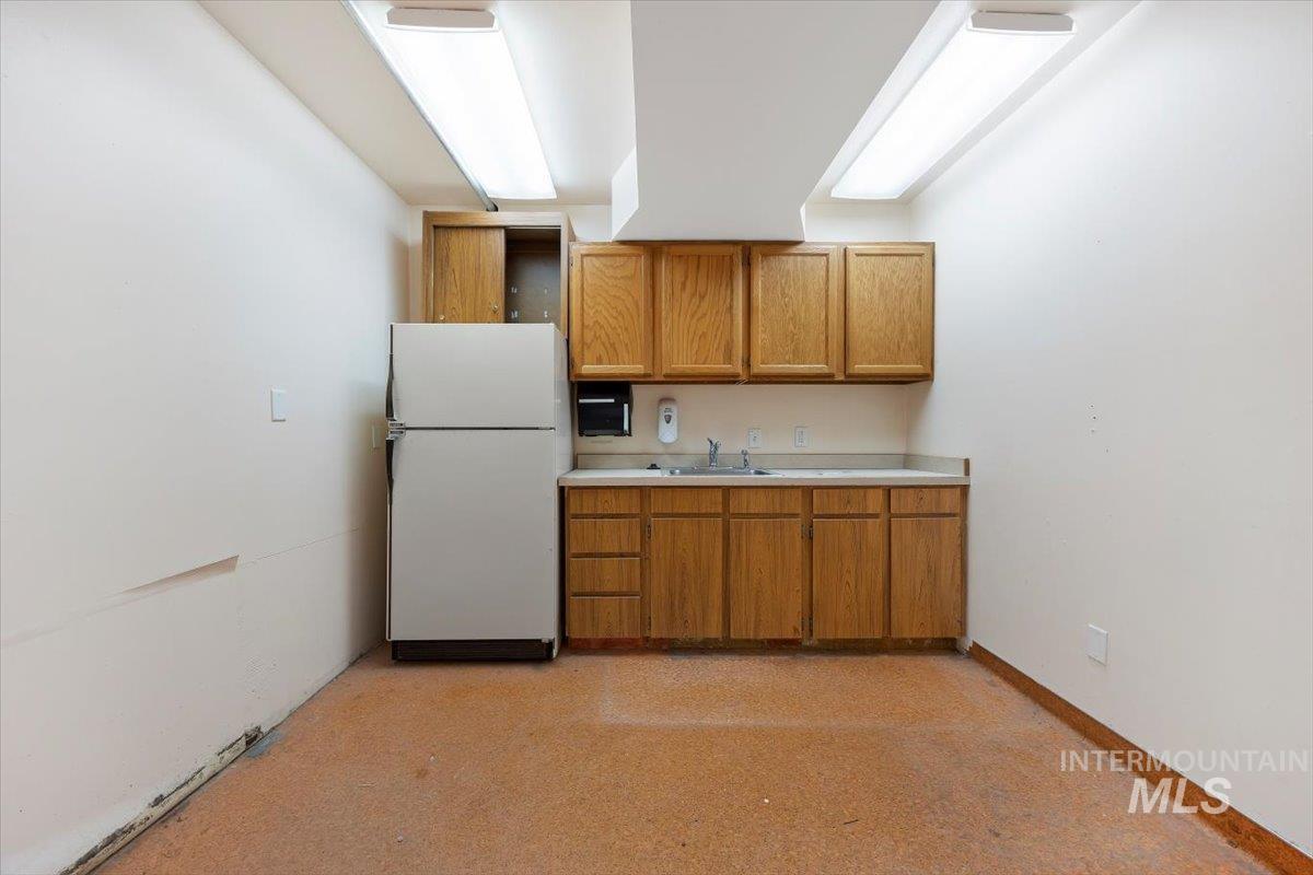 324 Hansen St E Property Photo 21