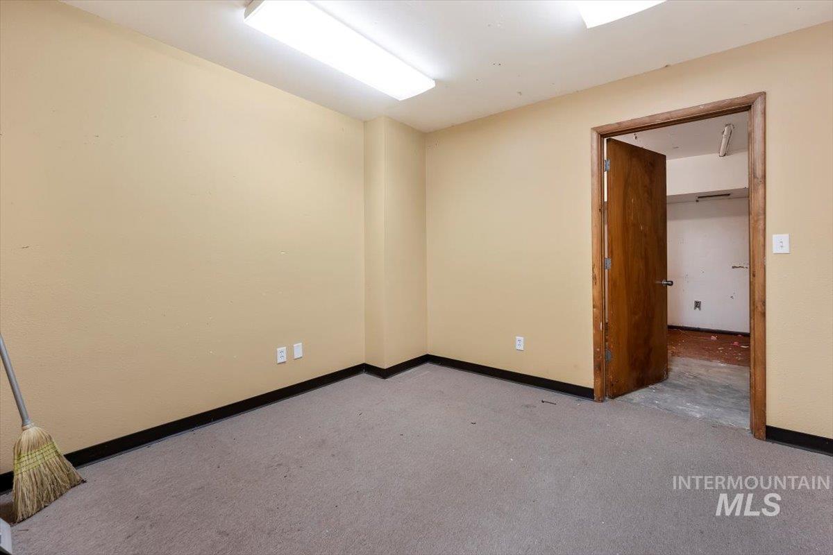 324 Hansen St E Property Photo 22