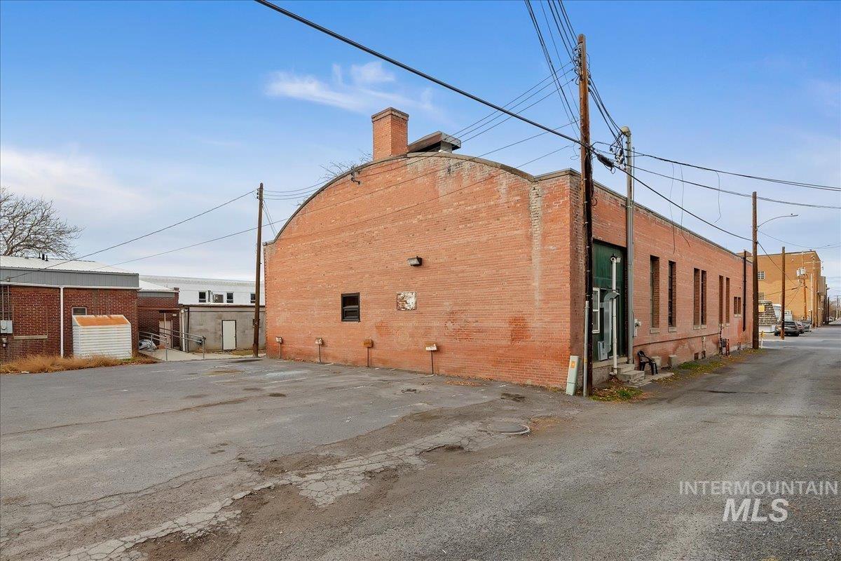 324 Hansen St E Property Photo 26