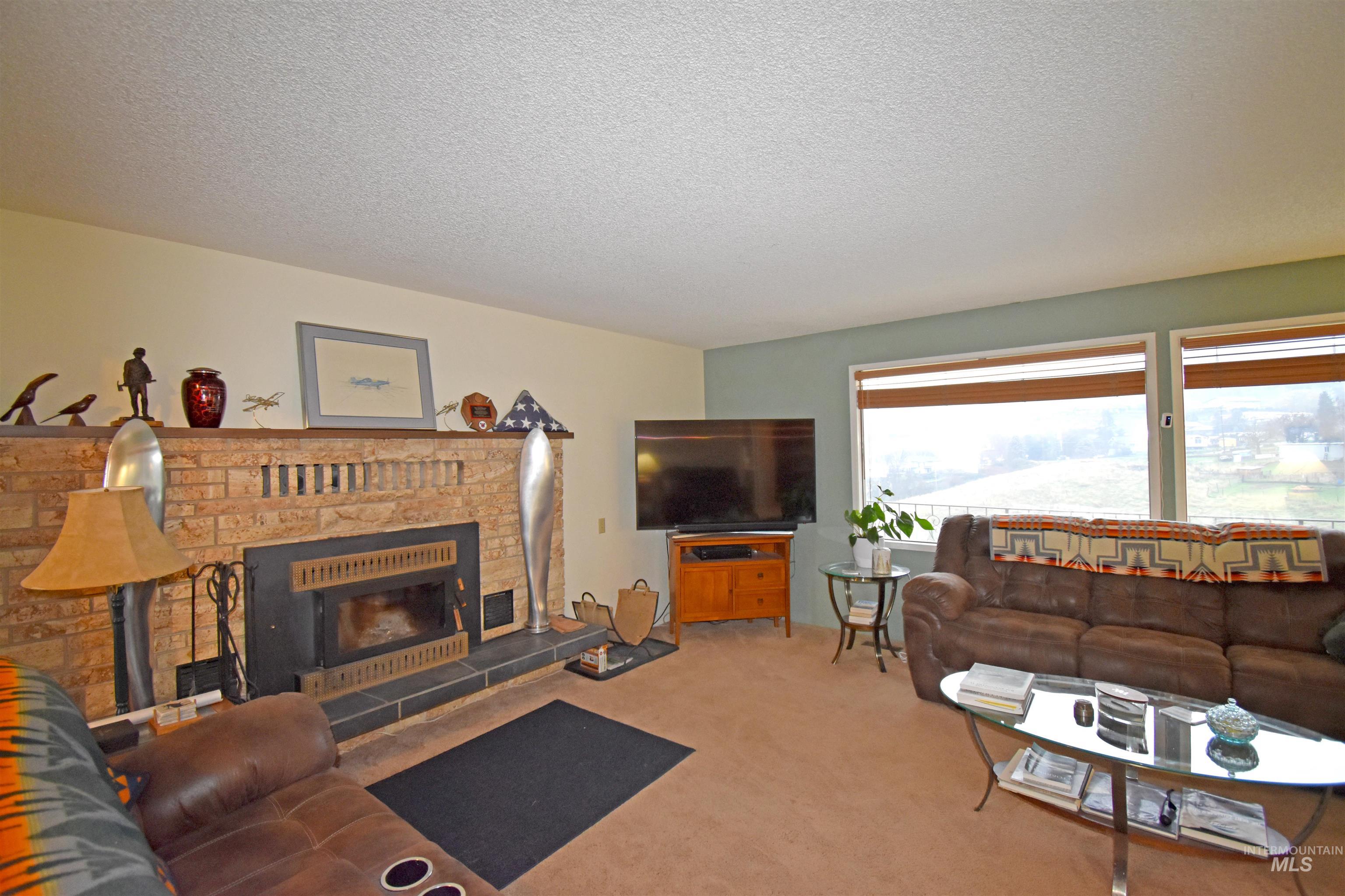 1045 Post Lane Property Photo 3