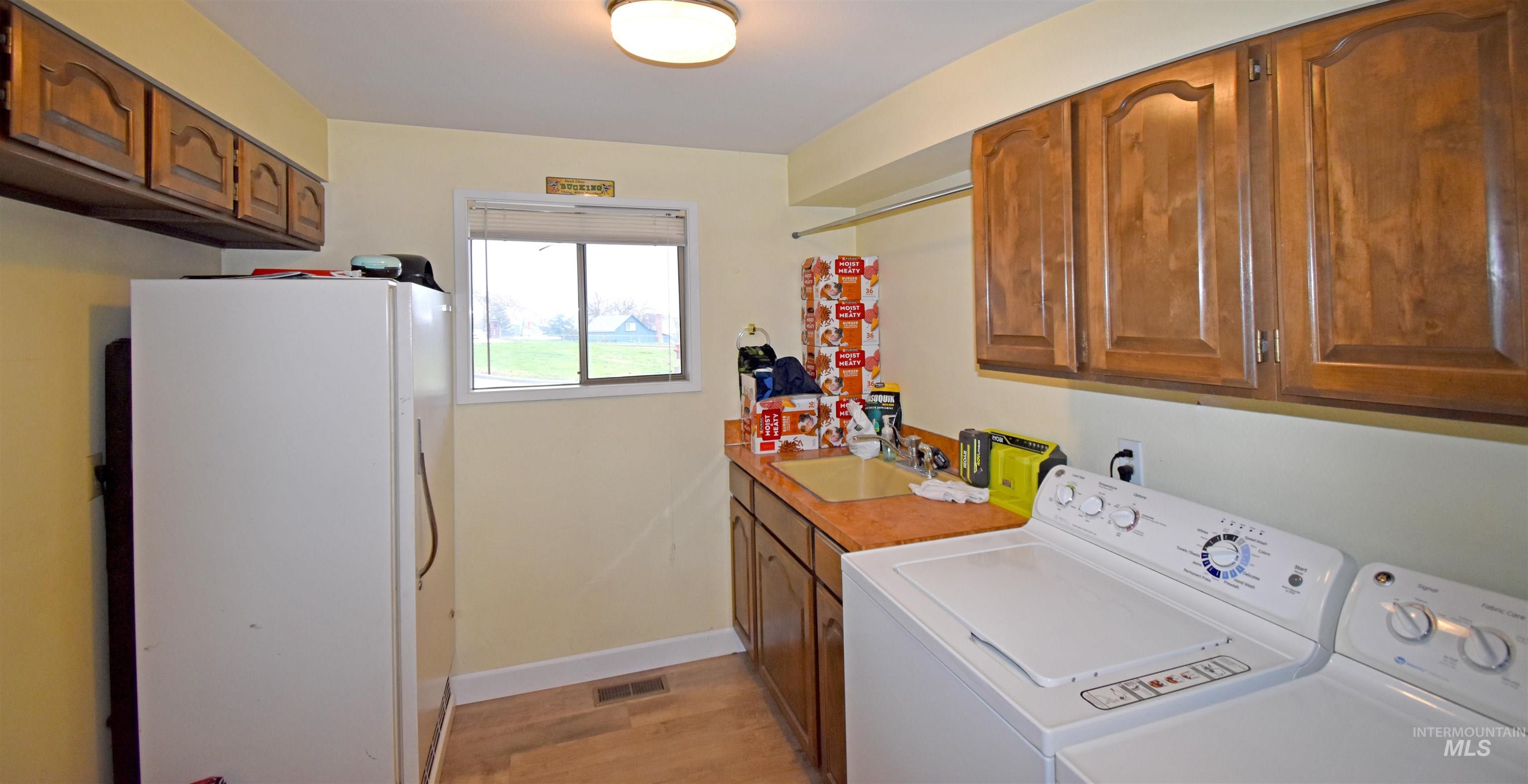 1045 Post Lane Property Photo 14