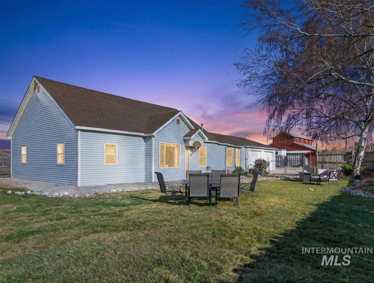 2588 W Sales Yard Road Property Photo 1